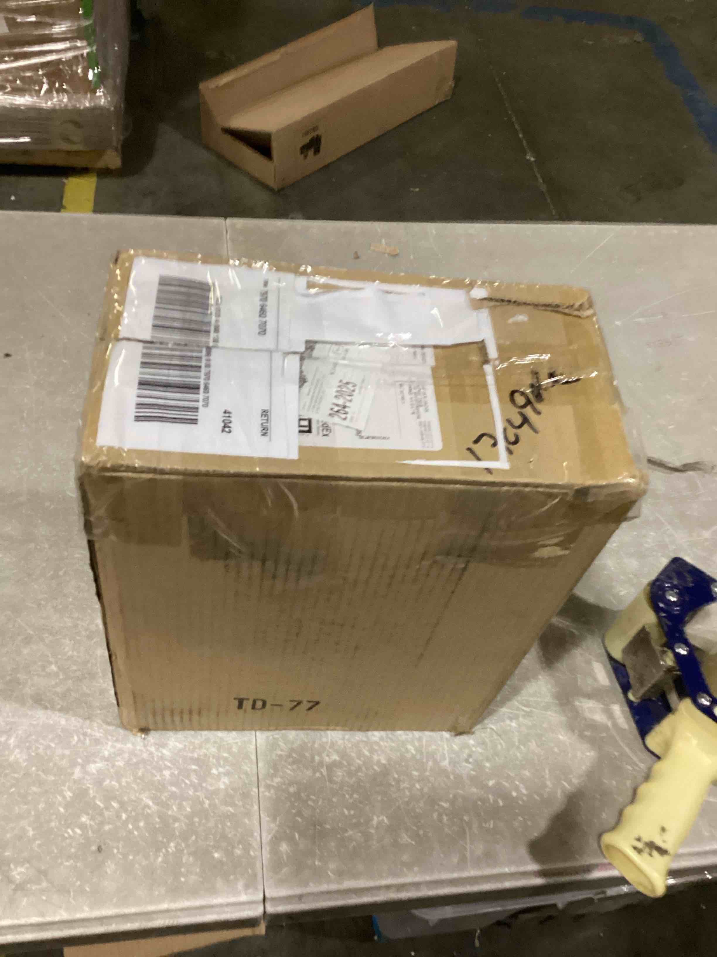 https://s3.amazonaws.com/lotting-images-prod/bidfta/ORG6843784_1737130625499.jpeg