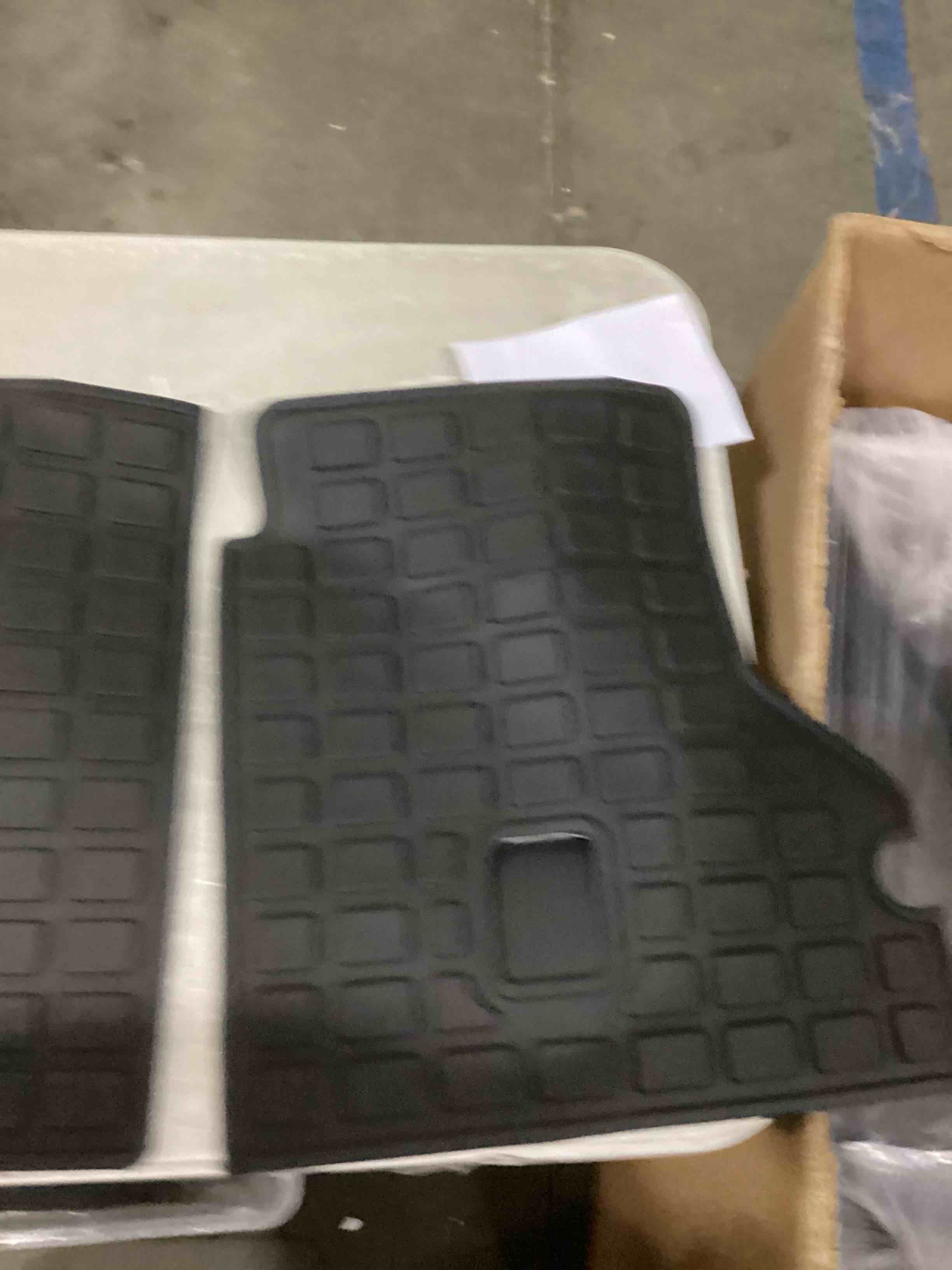 https://s3.amazonaws.com/lotting-images-prod/bidfta/ORG6844273_1737643852797.jpeg
