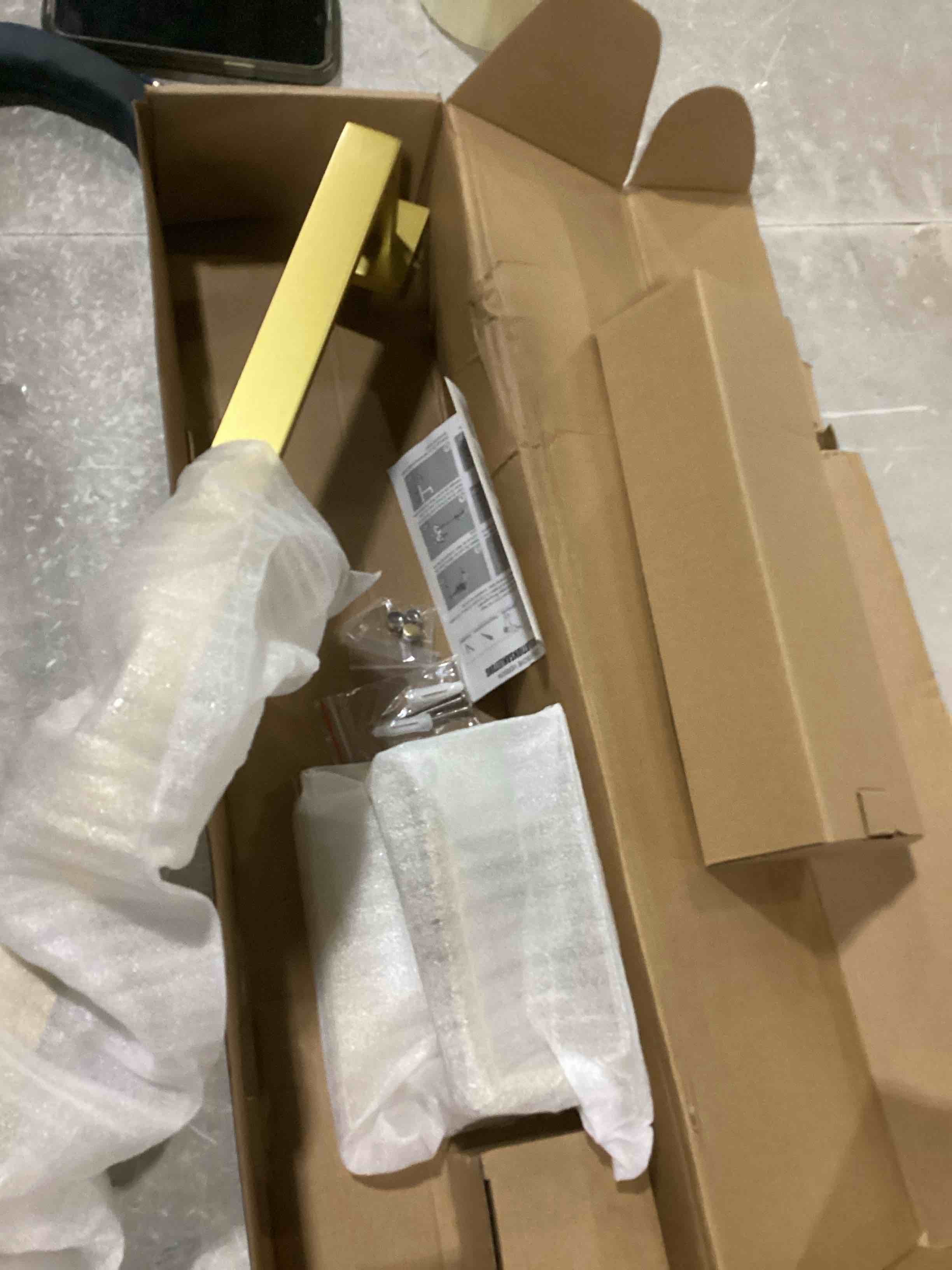 https://s3.amazonaws.com/lotting-images-prod/bidfta/ORG6844895_1738342297699.jpeg