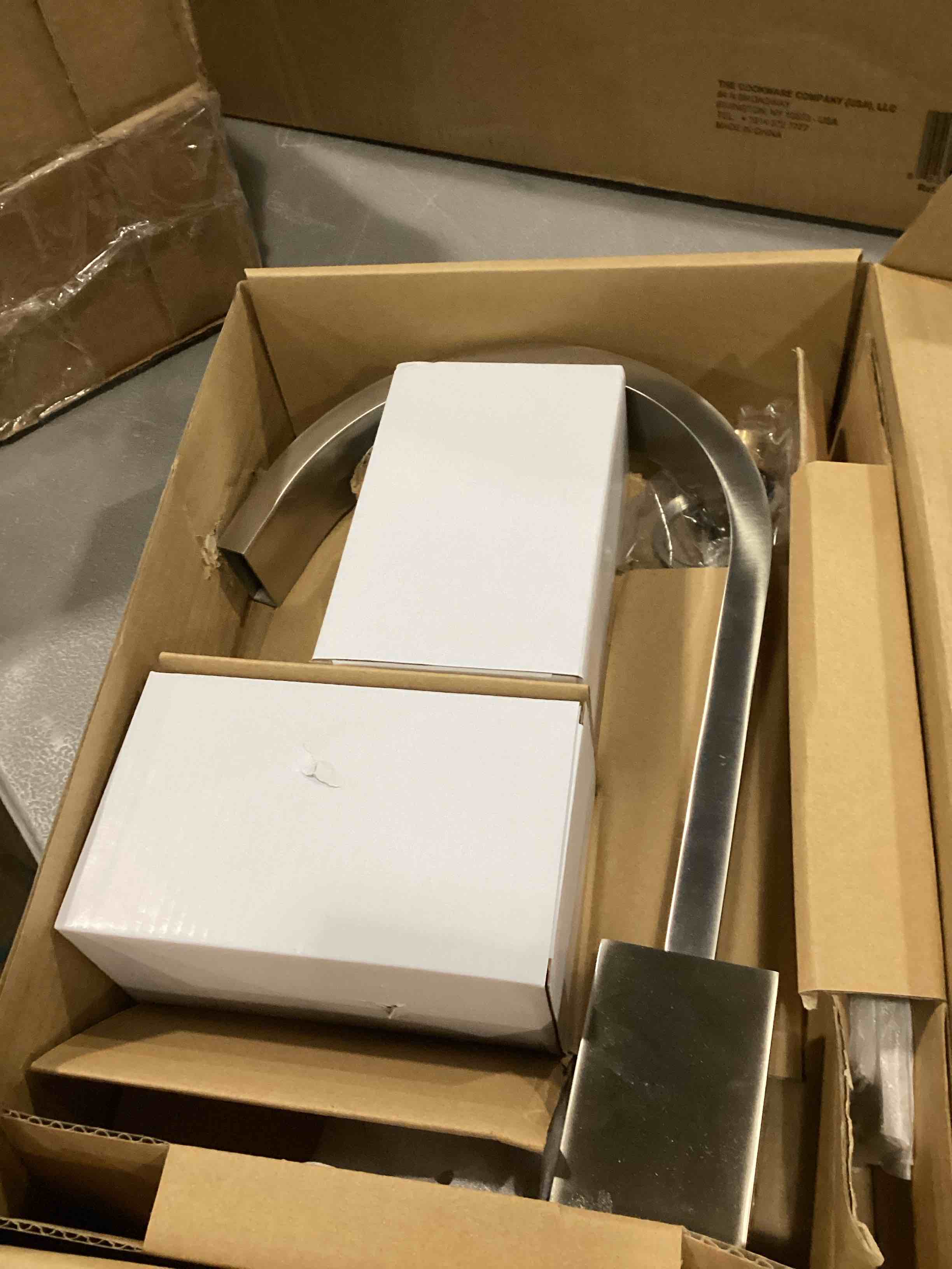 https://s3.amazonaws.com/lotting-images-prod/bidfta/ORG6846138_1735656296979.jpeg