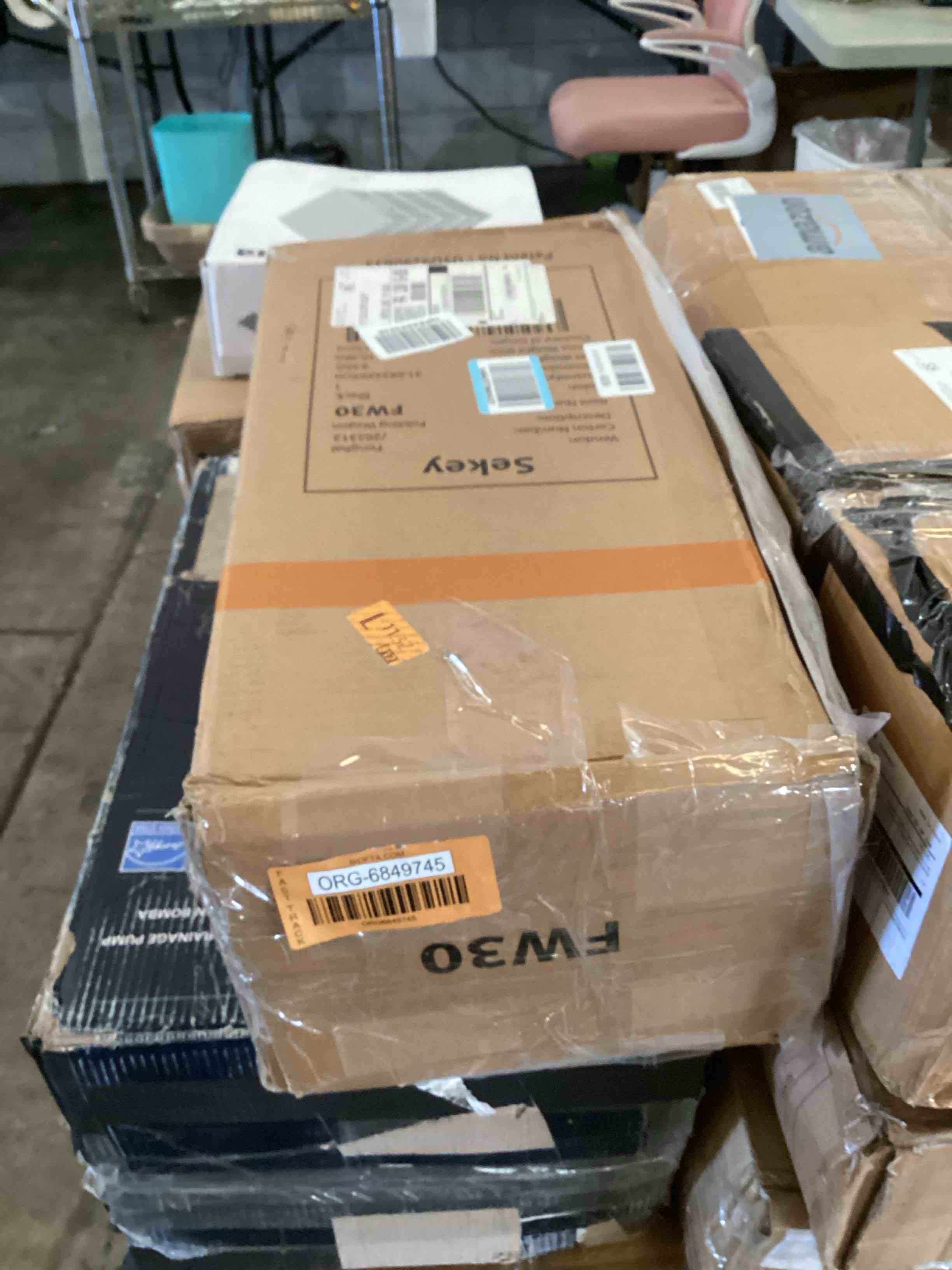 https://s3.amazonaws.com/lotting-images-prod/bidfta/ORG6849745_1730227520167.jpeg