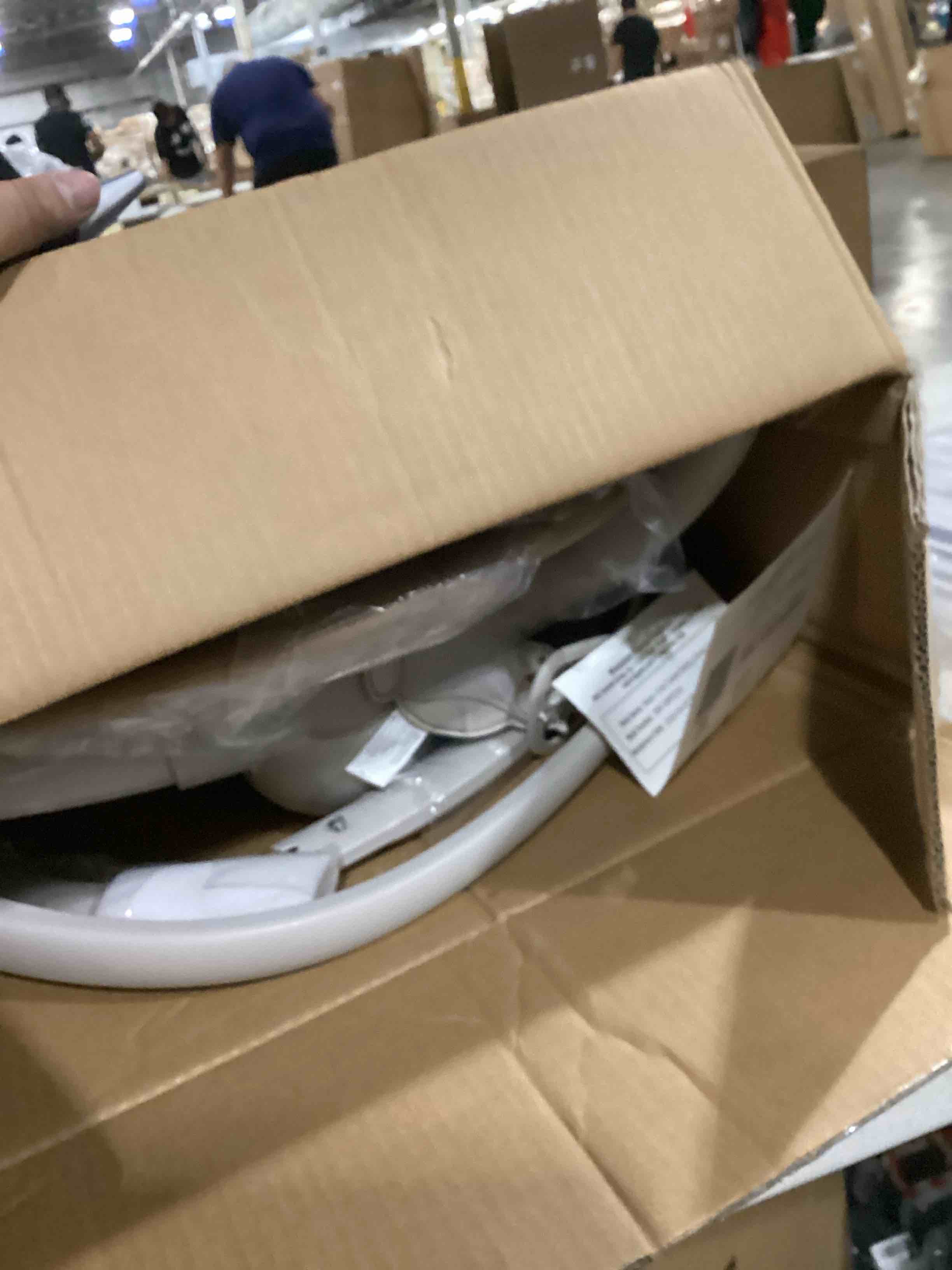 https://s3.amazonaws.com/lotting-images-prod/bidfta/ORG6860220_1730911673372.jpeg