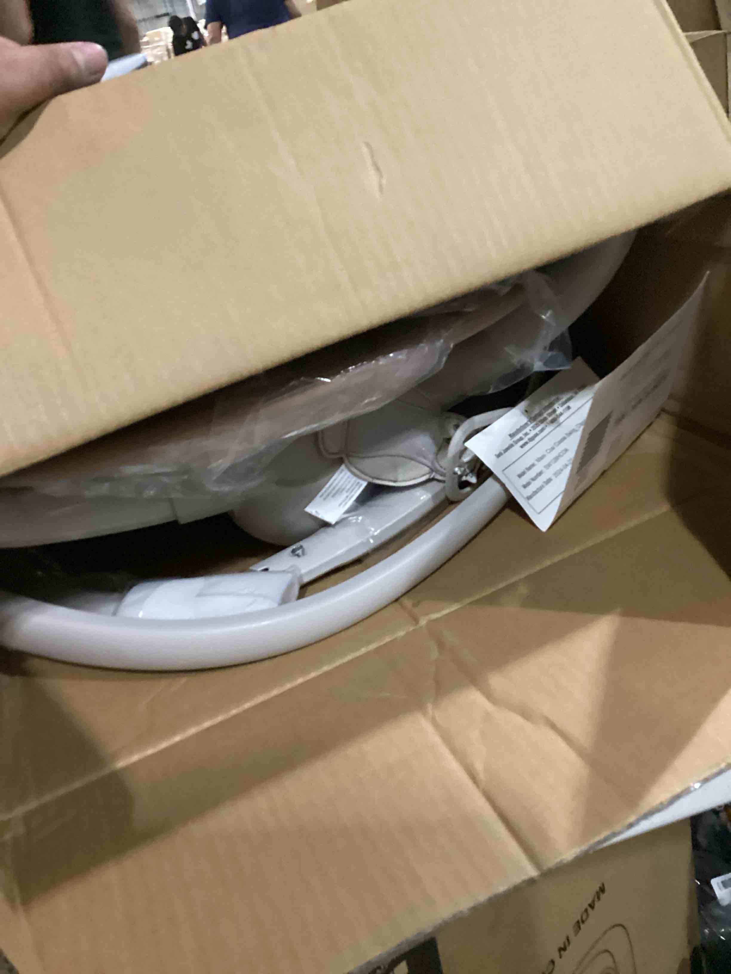 https://s3.amazonaws.com/lotting-images-prod/bidfta/ORG6860220_1730911674665.jpeg