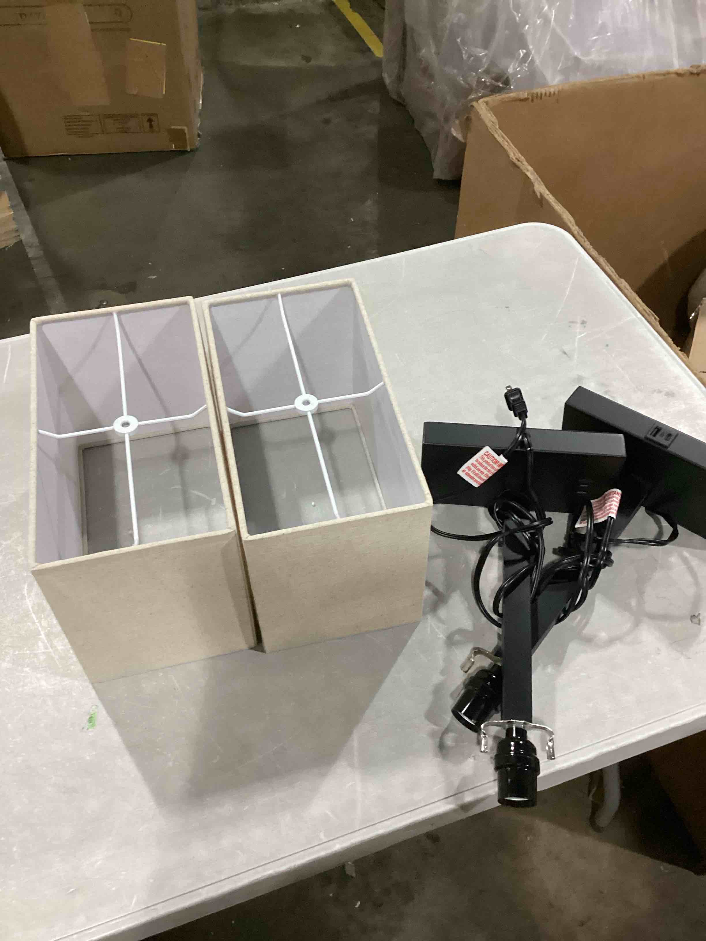 https://s3.amazonaws.com/lotting-images-prod/bidfta/ORG6861363_1737569381862.jpeg