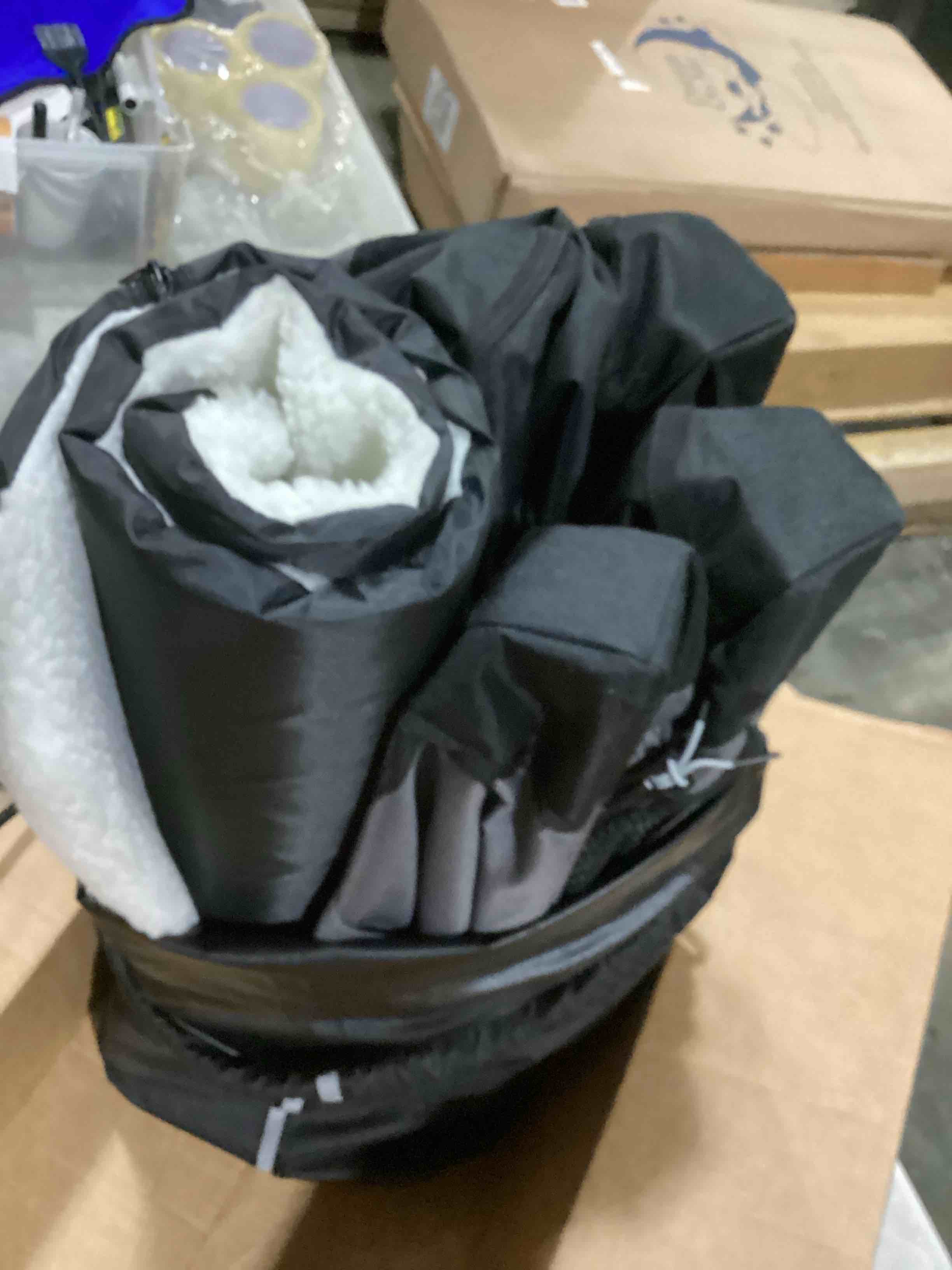 https://s3.amazonaws.com/lotting-images-prod/bidfta/ORG6864304_1731934360901.jpeg