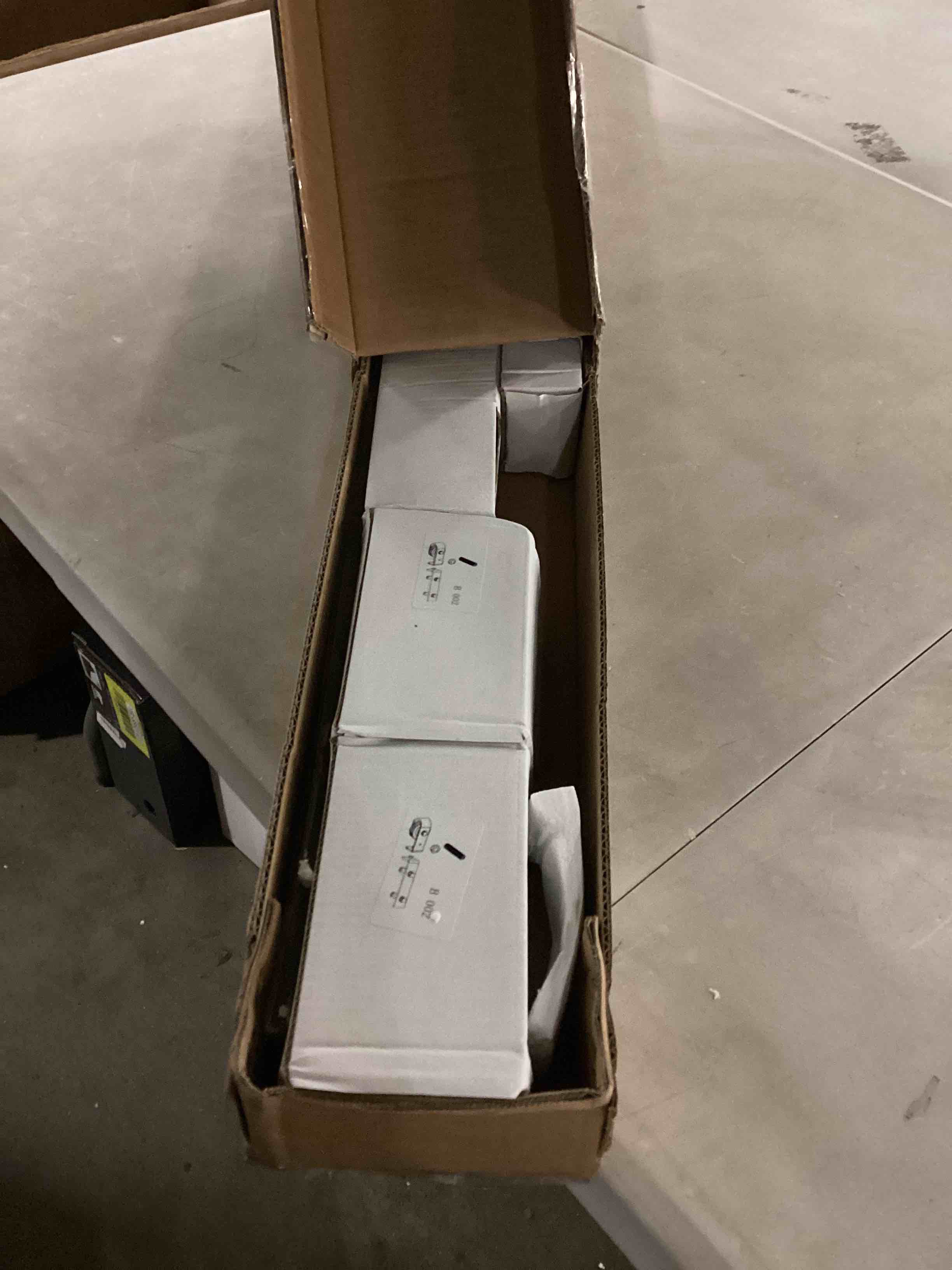 https://s3.amazonaws.com/lotting-images-prod/bidfta/ORG6864652_1730829196680.jpeg