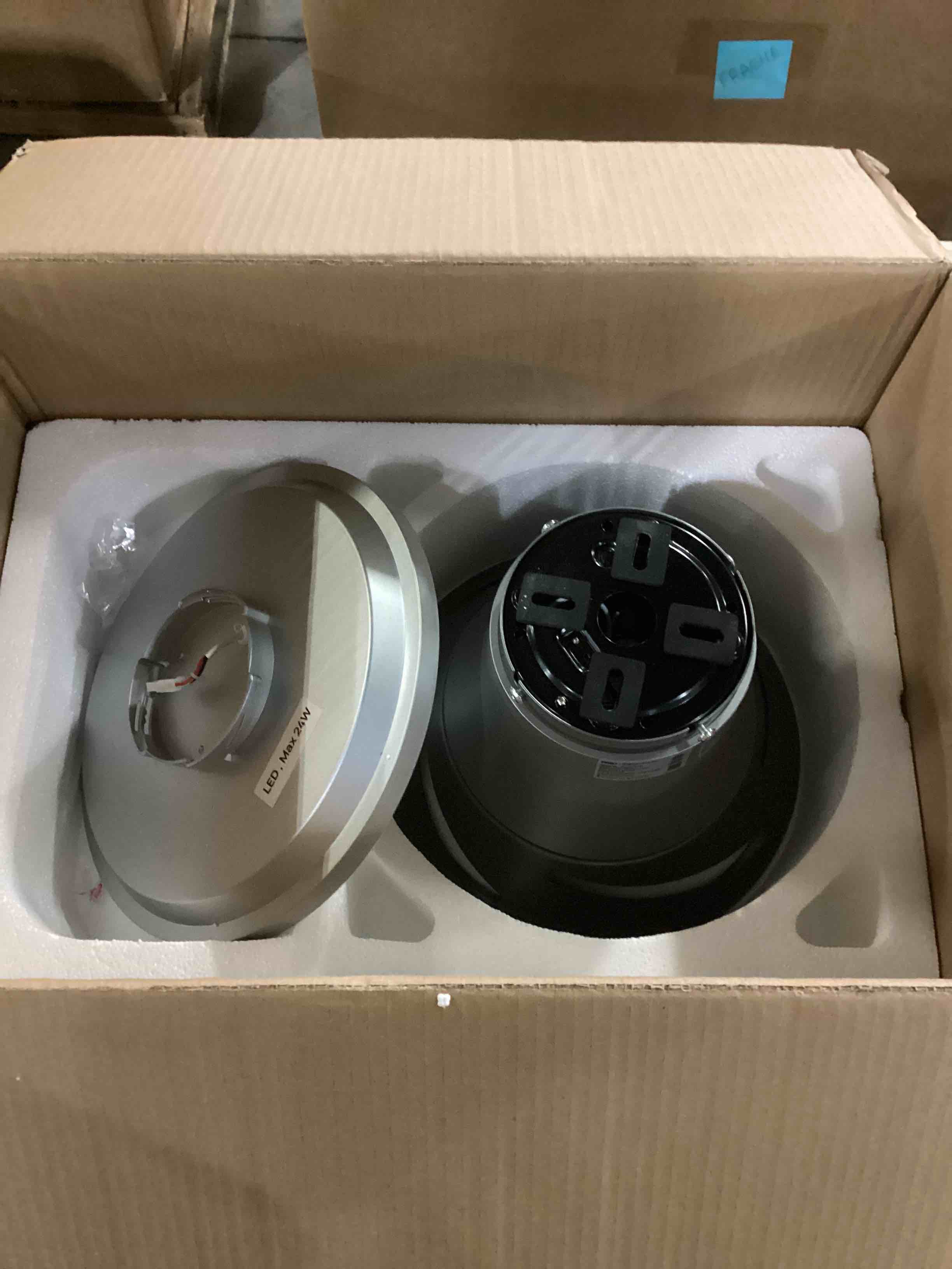 https://s3.amazonaws.com/lotting-images-prod/bidfta/ORG6865204_1731500423624.jpeg