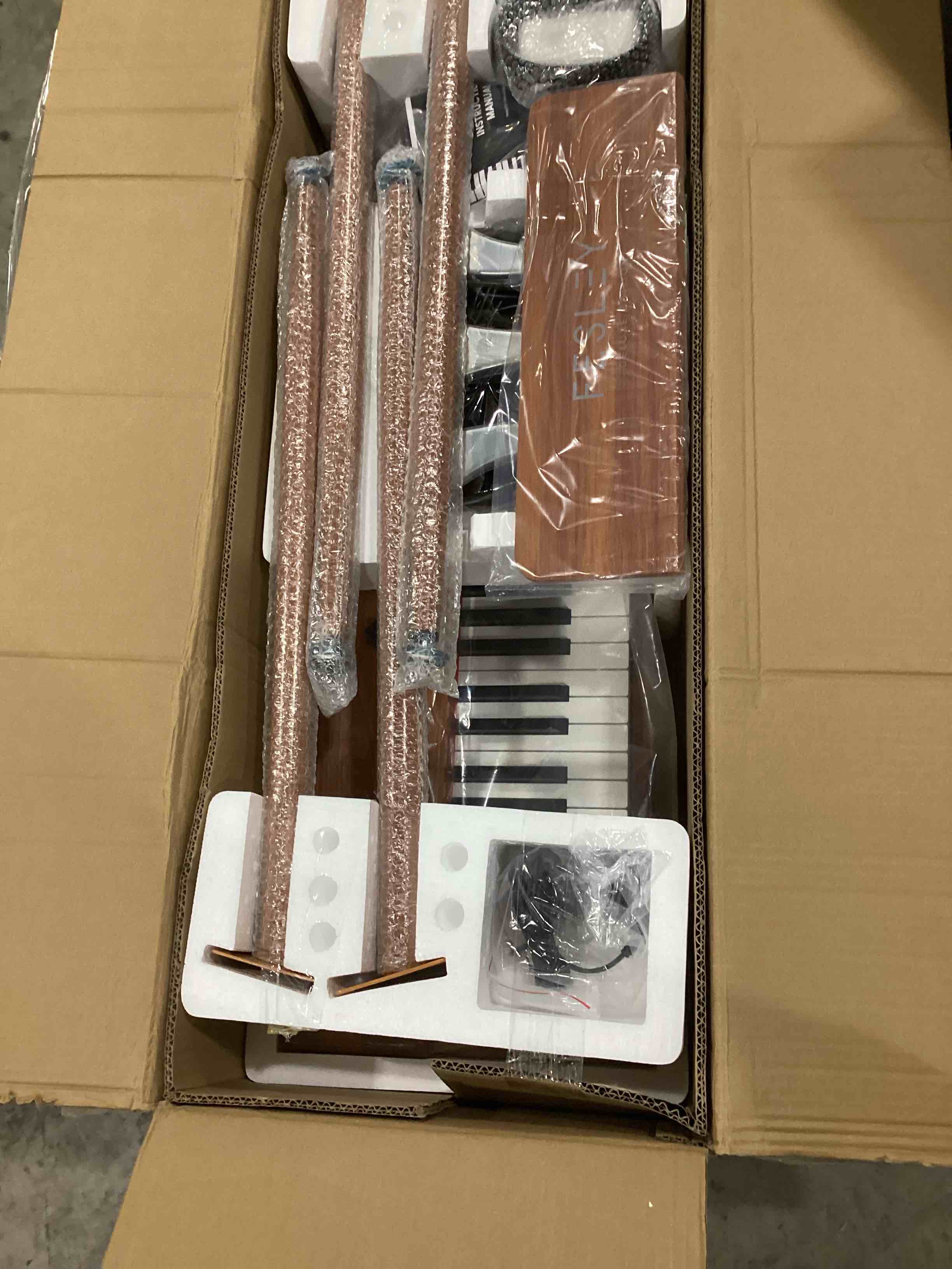 https://s3.amazonaws.com/lotting-images-prod/bidfta/ORG6866997_1732110261595.jpeg