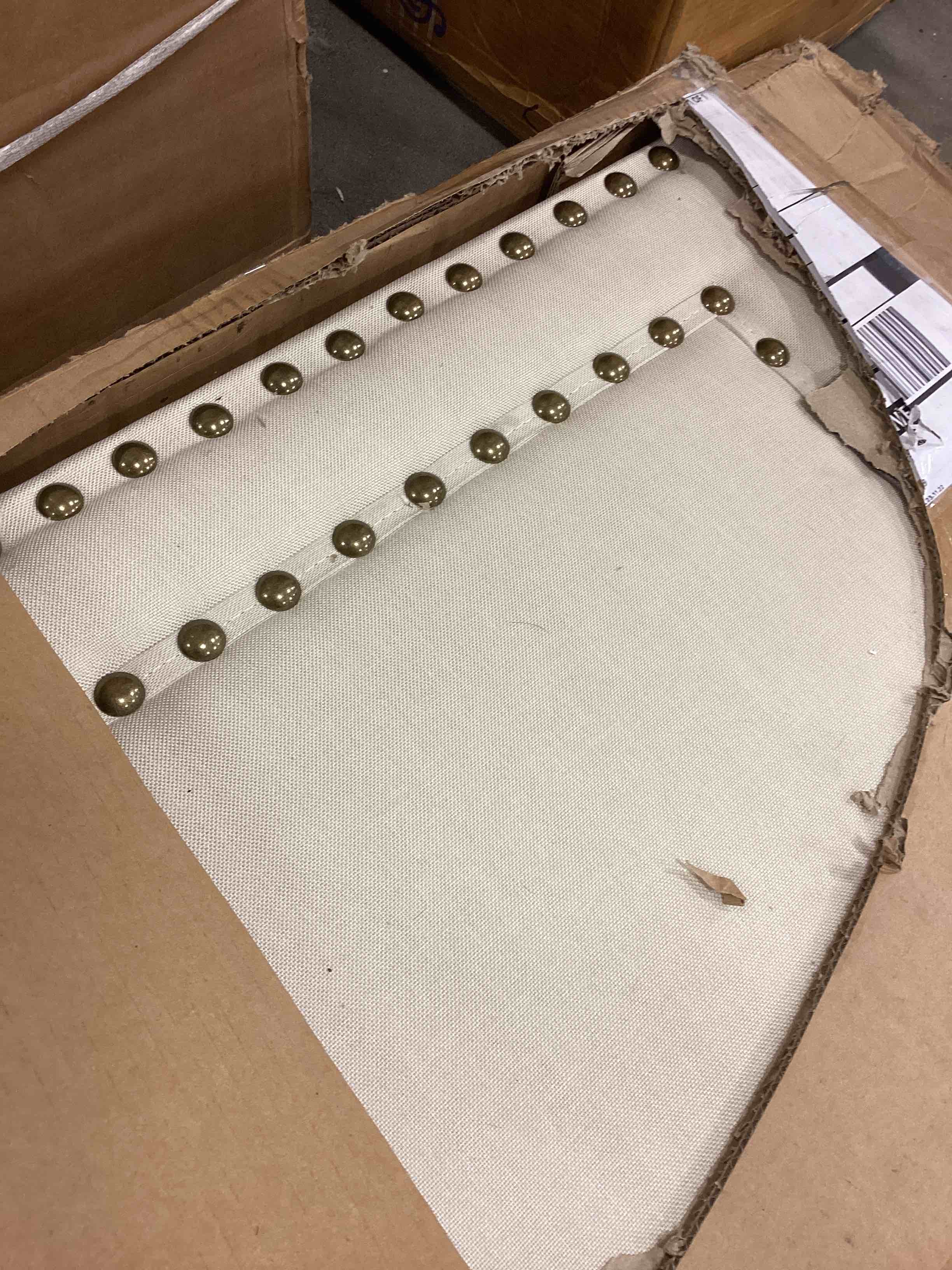 https://s3.amazonaws.com/lotting-images-prod/bidfta/Oa5867544_1709311077189.jpeg