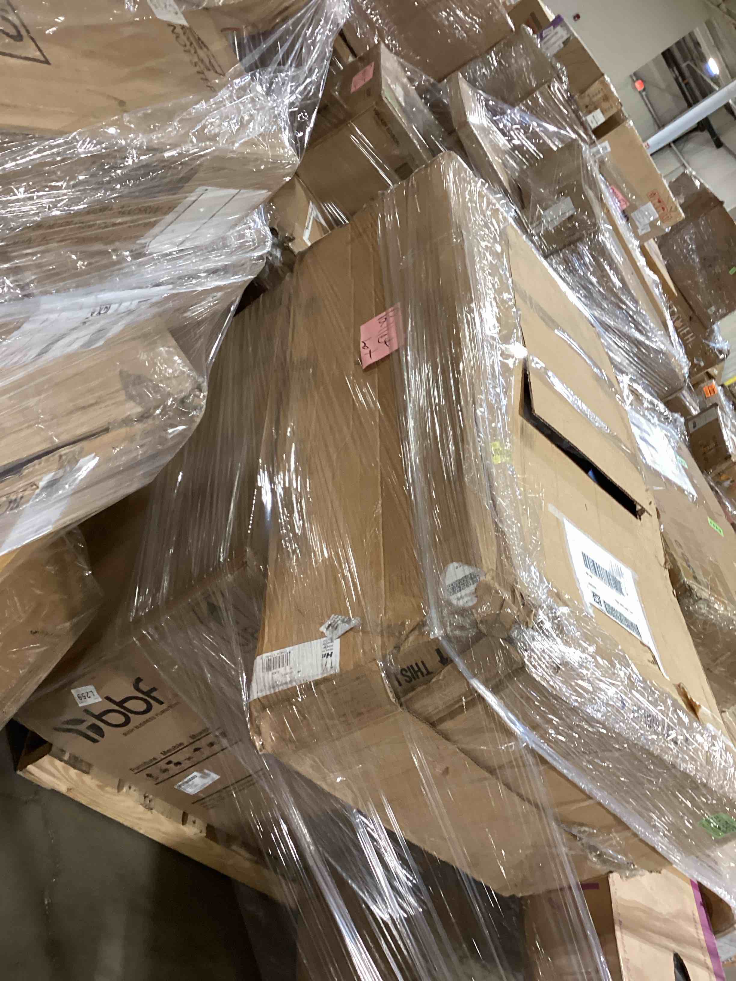 pallet lot, misc, incomplete, furniture pieces and set
