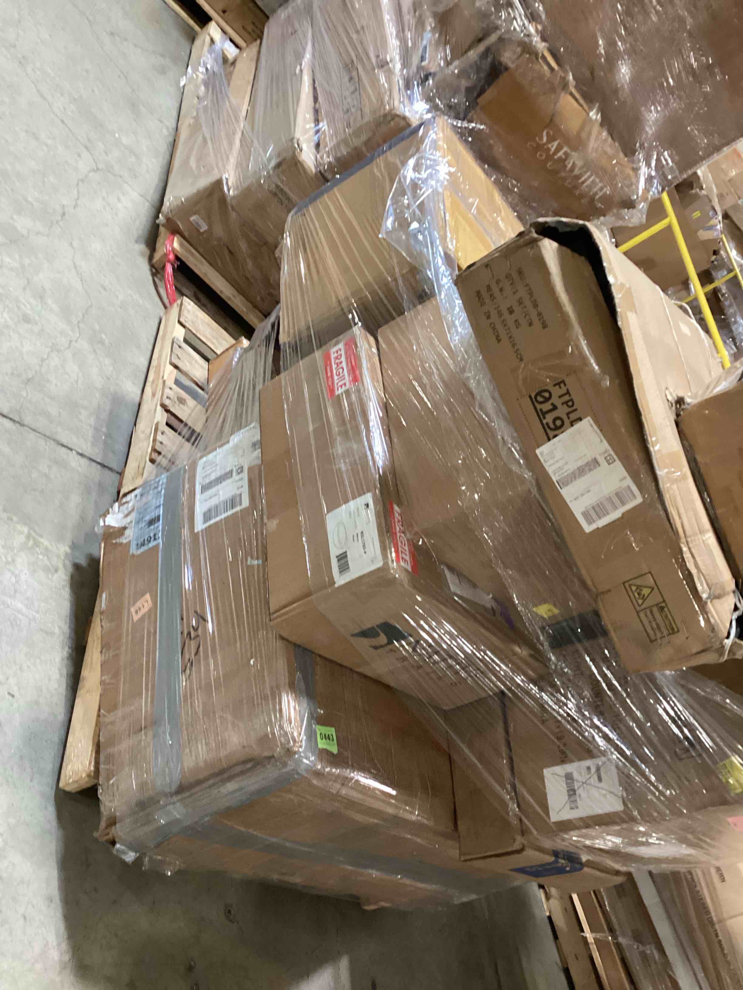 pallet lot, misc, incomplete, furniture pieces and sets