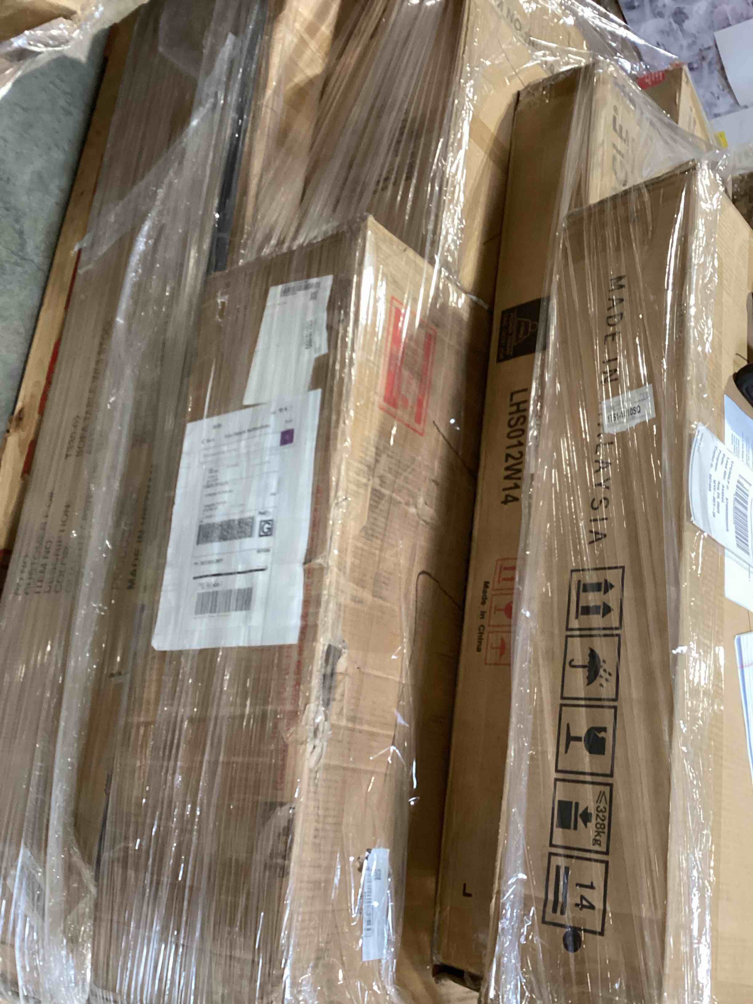 pallet lot, misc, incomplete, furniture pieces and sets
