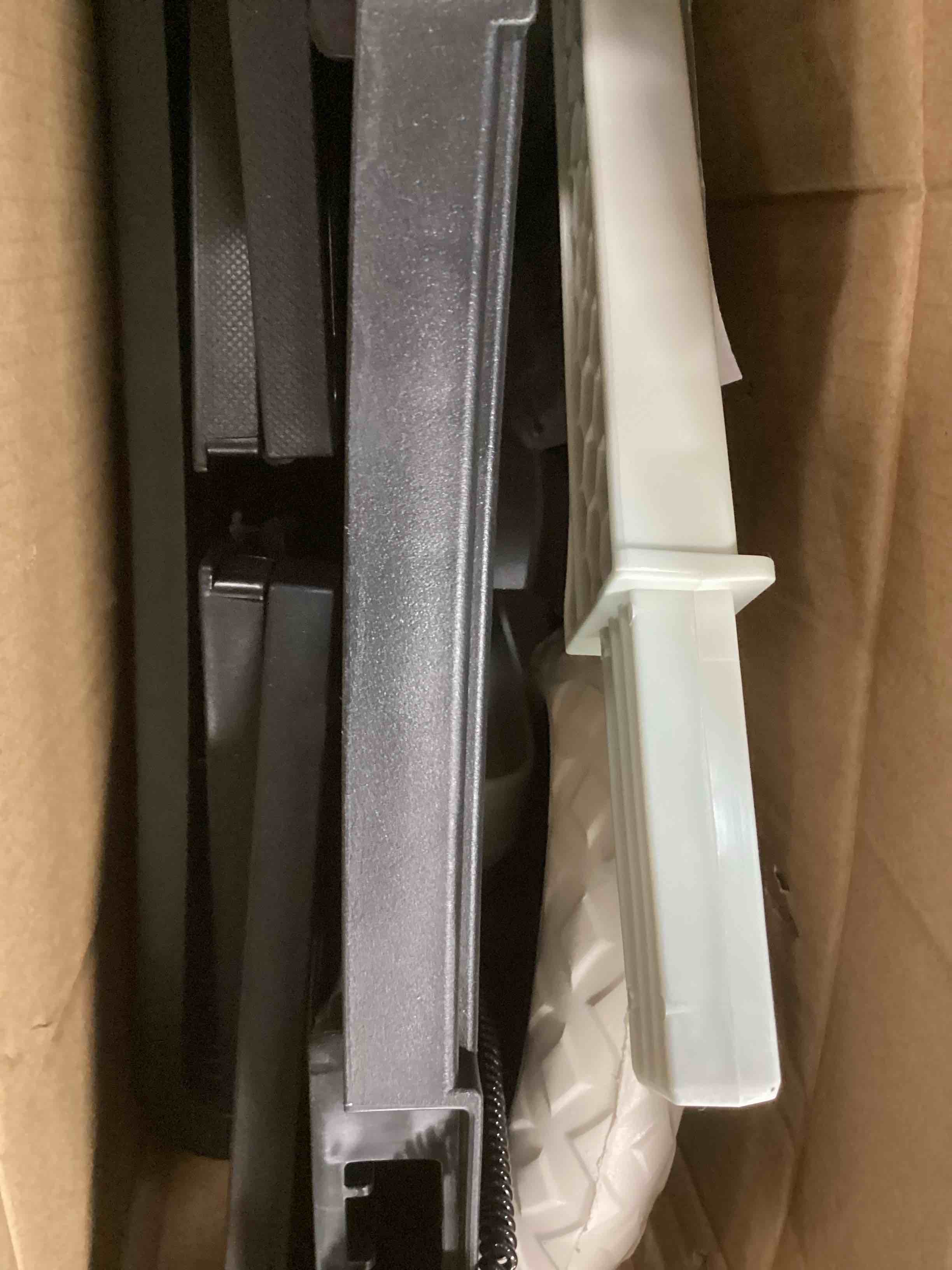 https://s3.amazonaws.com/lotting-images-prod/bidfta/PNK0000657_1723734187632.jpeg