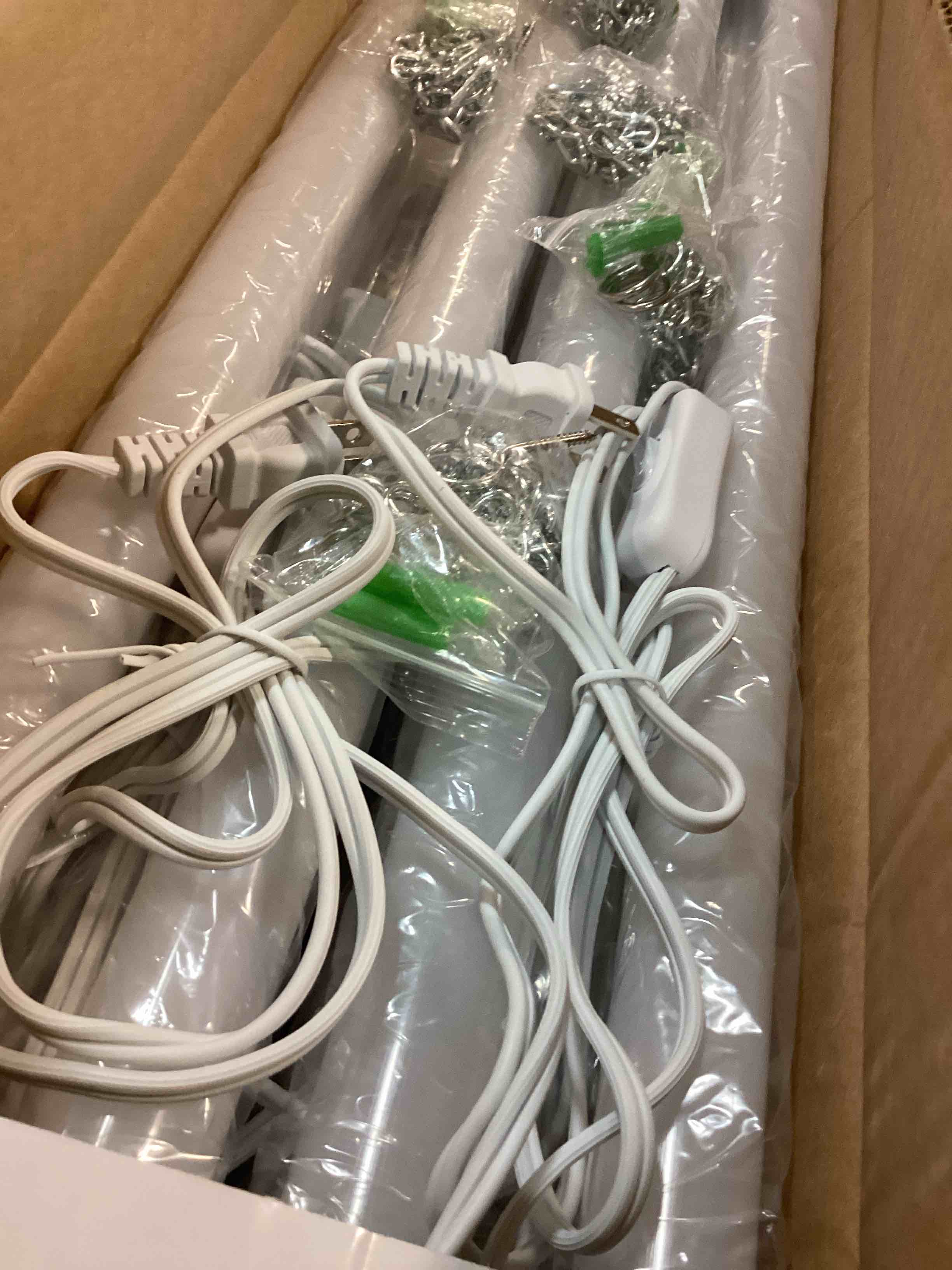 https://s3.amazonaws.com/lotting-images-prod/bidfta/PNK0001270_1723229005742.jpeg