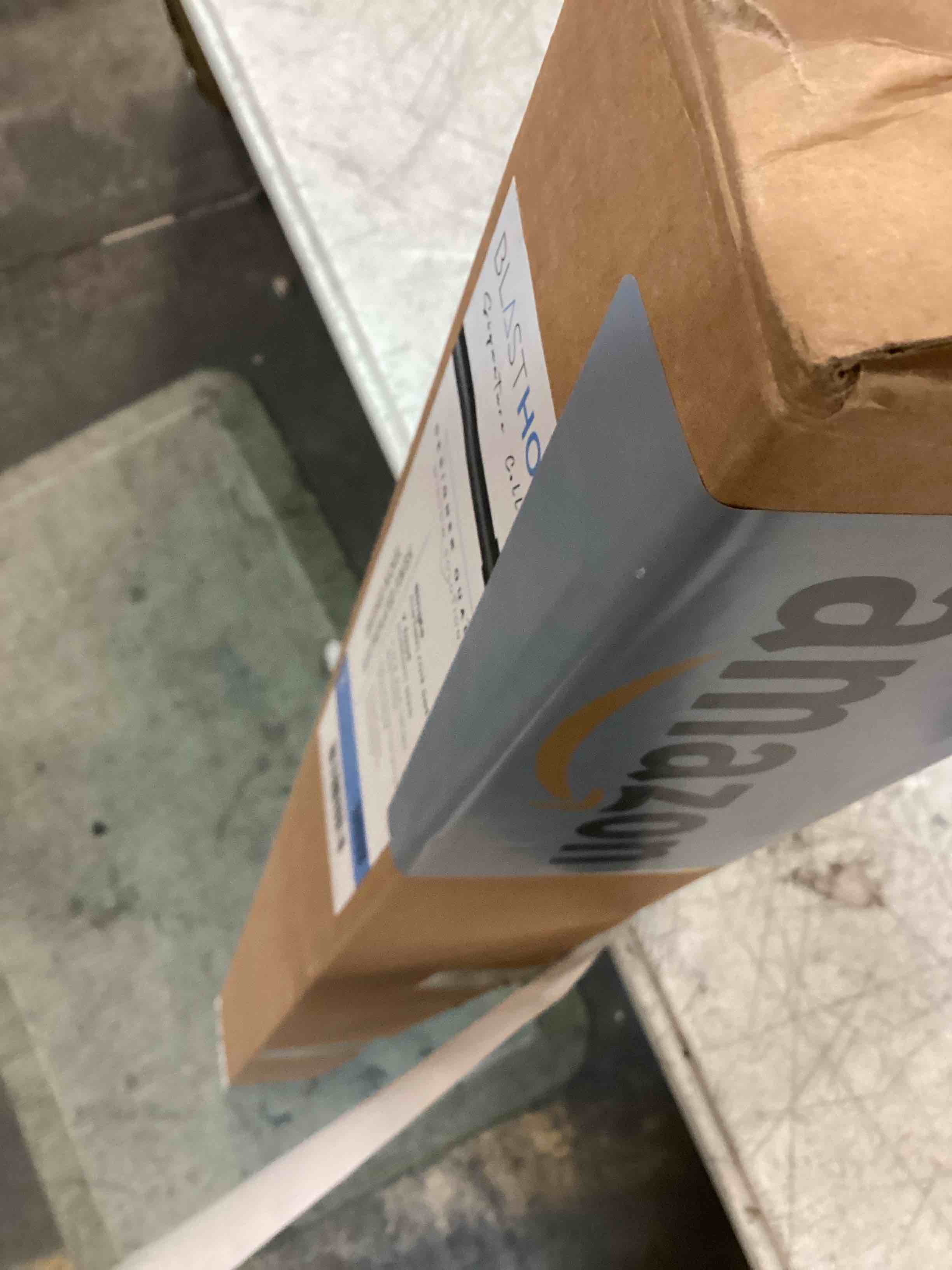 https://s3.amazonaws.com/lotting-images-prod/bidfta/PNK0001607_1723123555603.jpeg