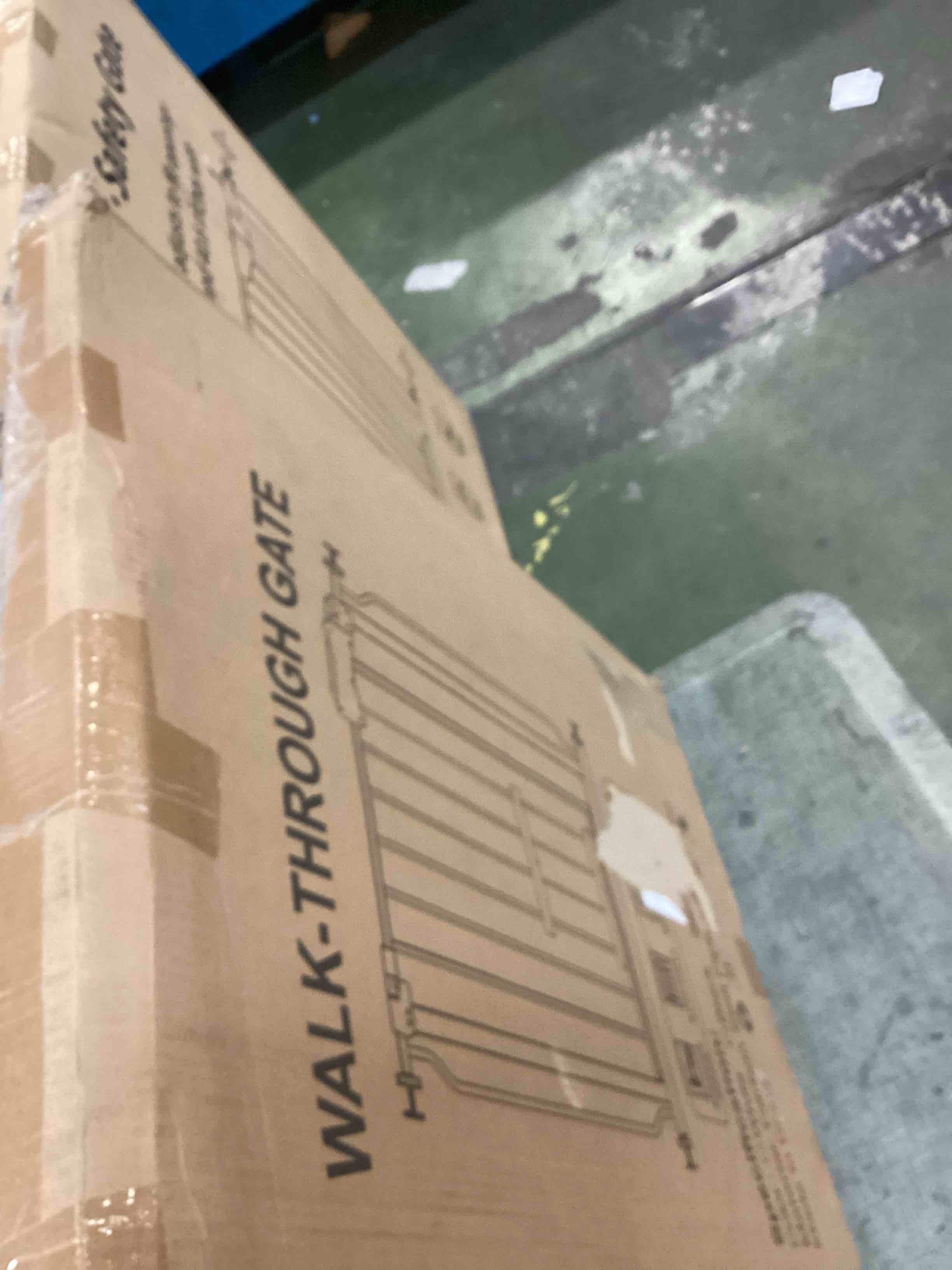 https://s3.amazonaws.com/lotting-images-prod/bidfta/PNK0001653_1723060750517.jpeg