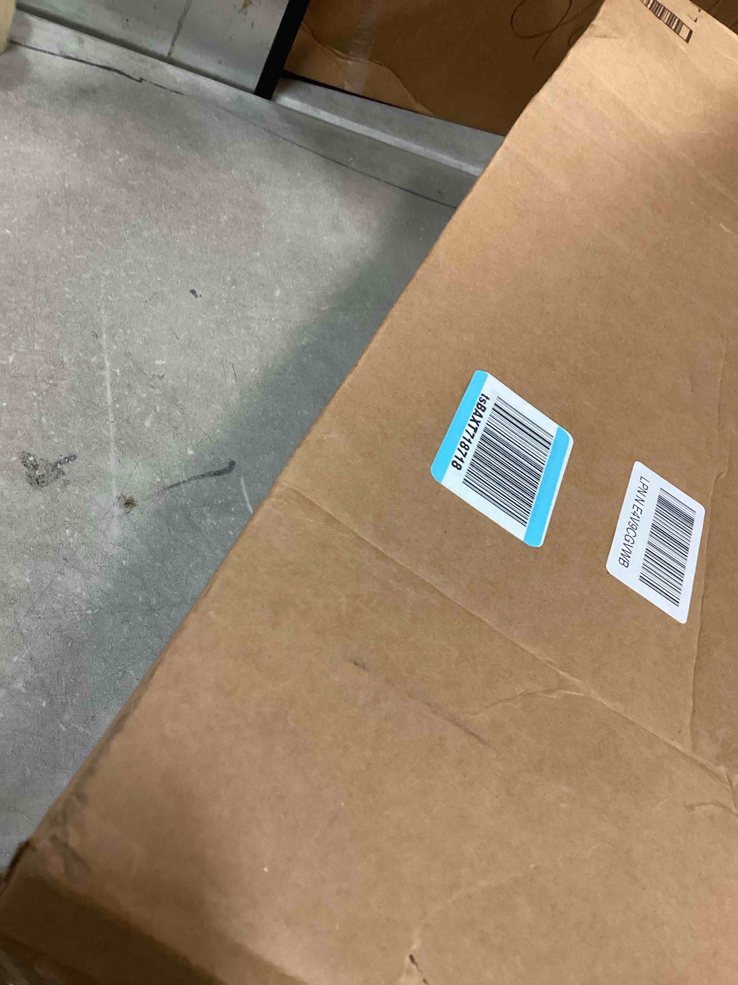 https://s3.amazonaws.com/lotting-images-prod/bidfta/PNK0001827_1723037068603.jpeg