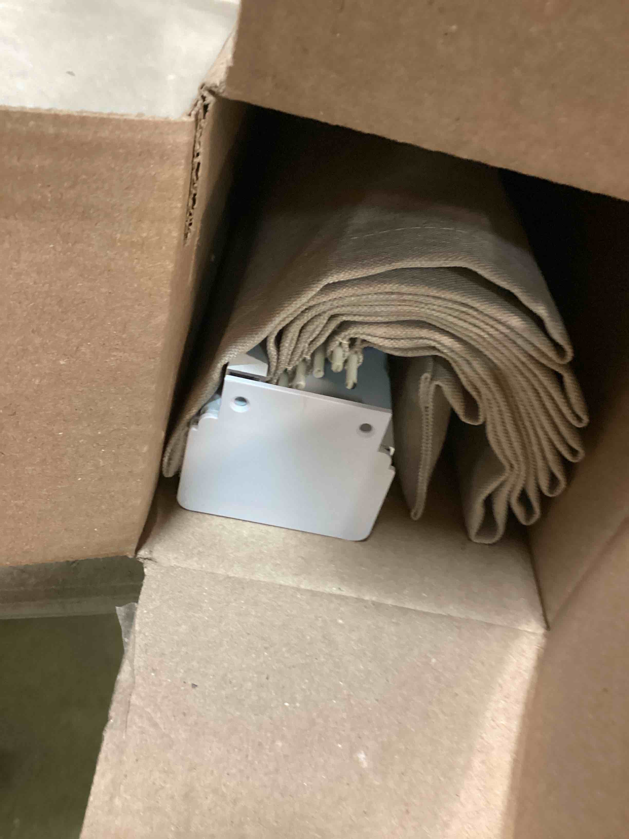 https://s3.amazonaws.com/lotting-images-prod/bidfta/PNK0001868_1723032290283.jpeg