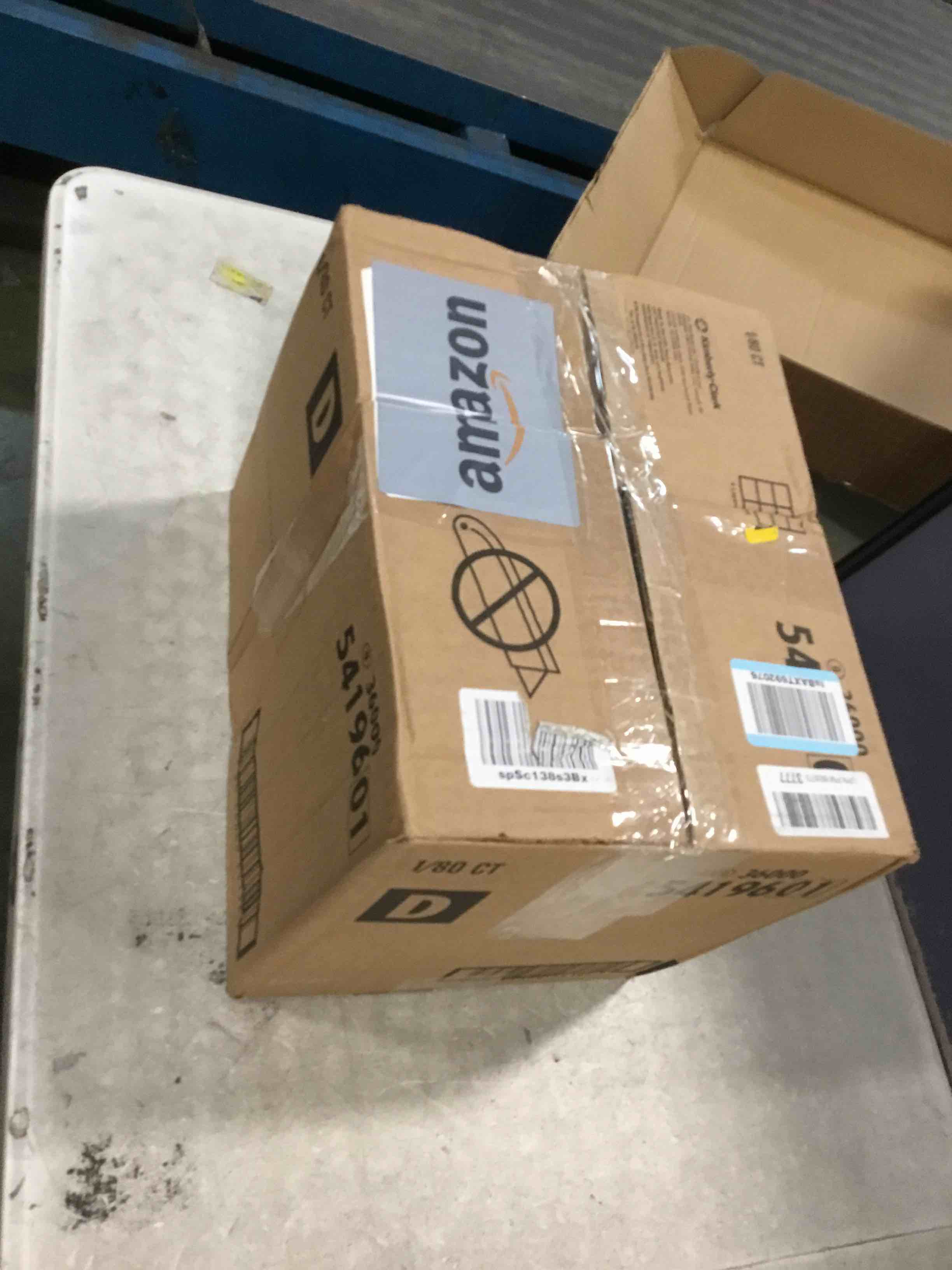 https://s3.amazonaws.com/lotting-images-prod/bidfta/PNK0005831_1723002290381.jpeg