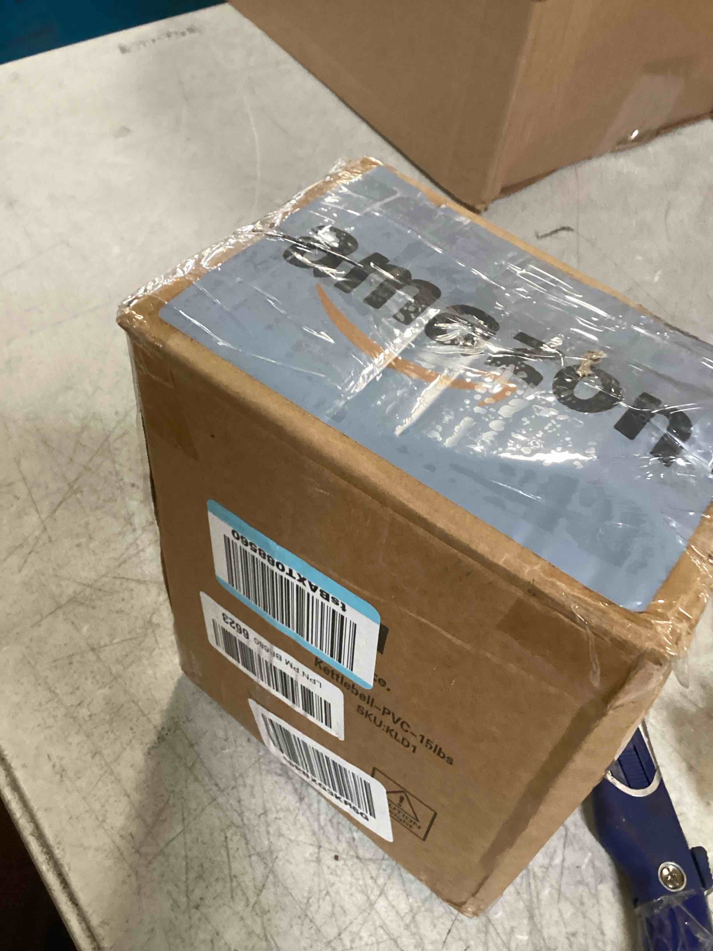 https://s3.amazonaws.com/lotting-images-prod/bidfta/PNK0006012_1724084942629.jpeg