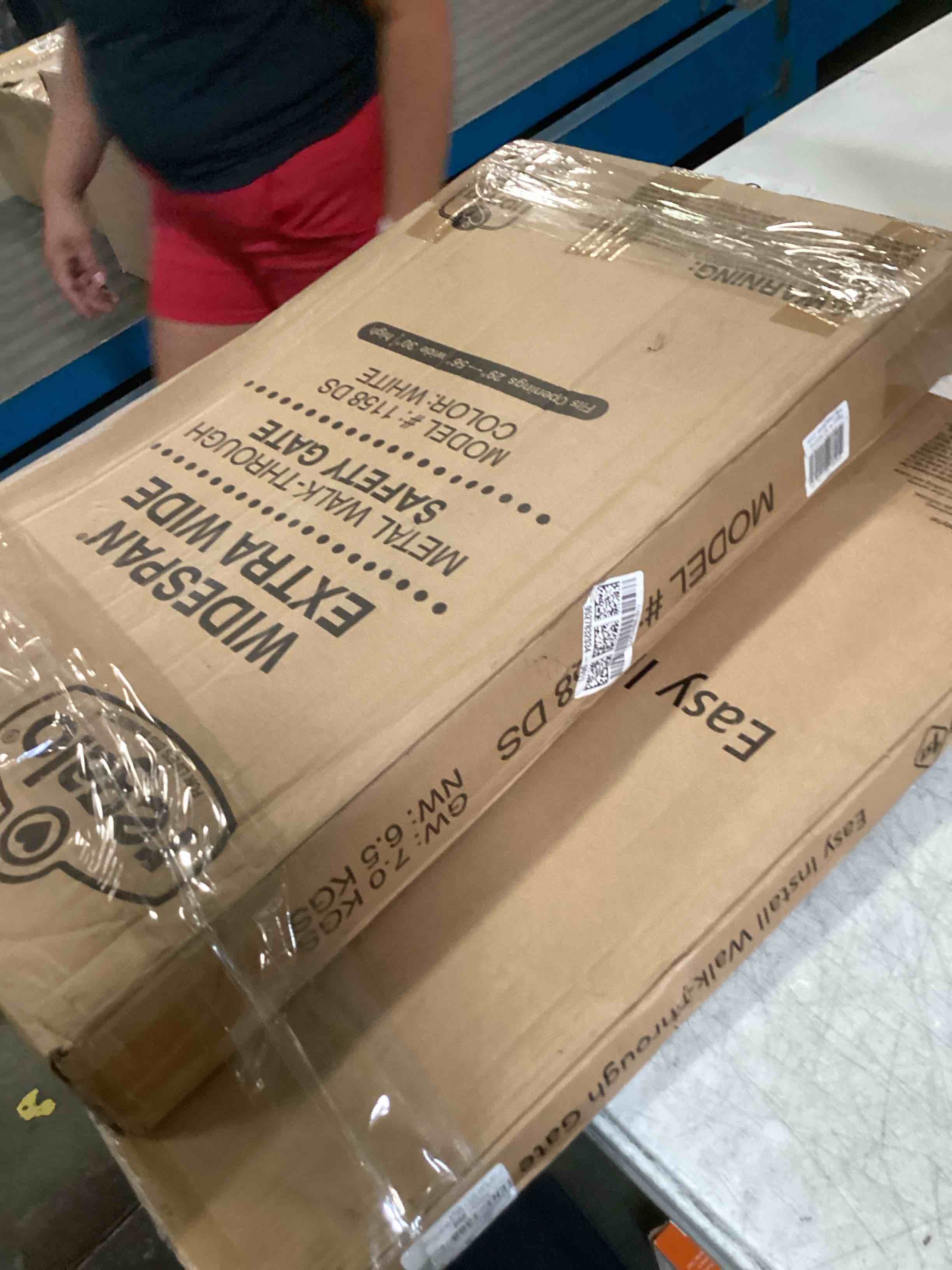 https://s3.amazonaws.com/lotting-images-prod/bidfta/PNK0006027_1724083366172.jpeg