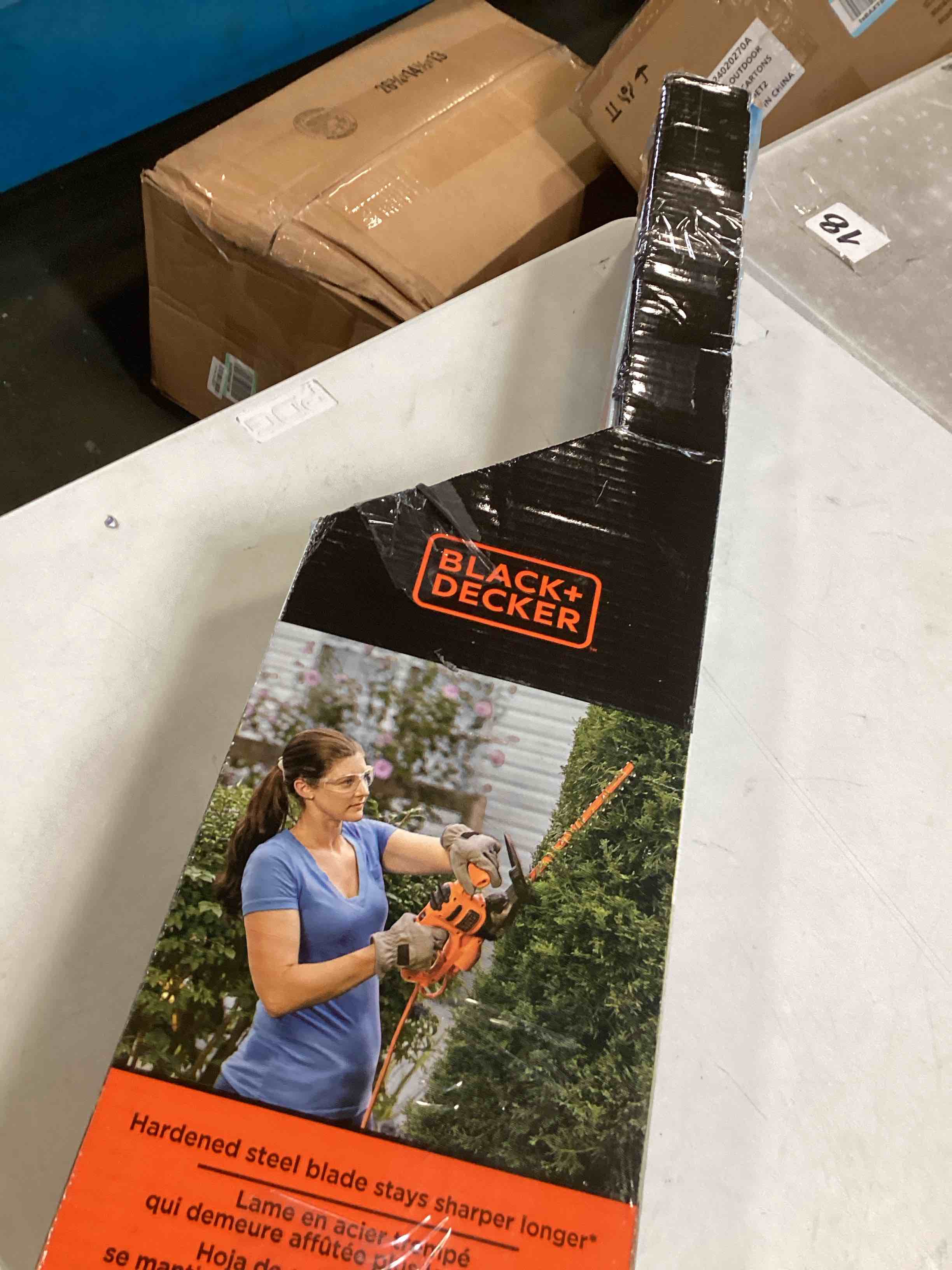 https://s3.amazonaws.com/lotting-images-prod/bidfta/PNK0007361_1723227654483.jpeg