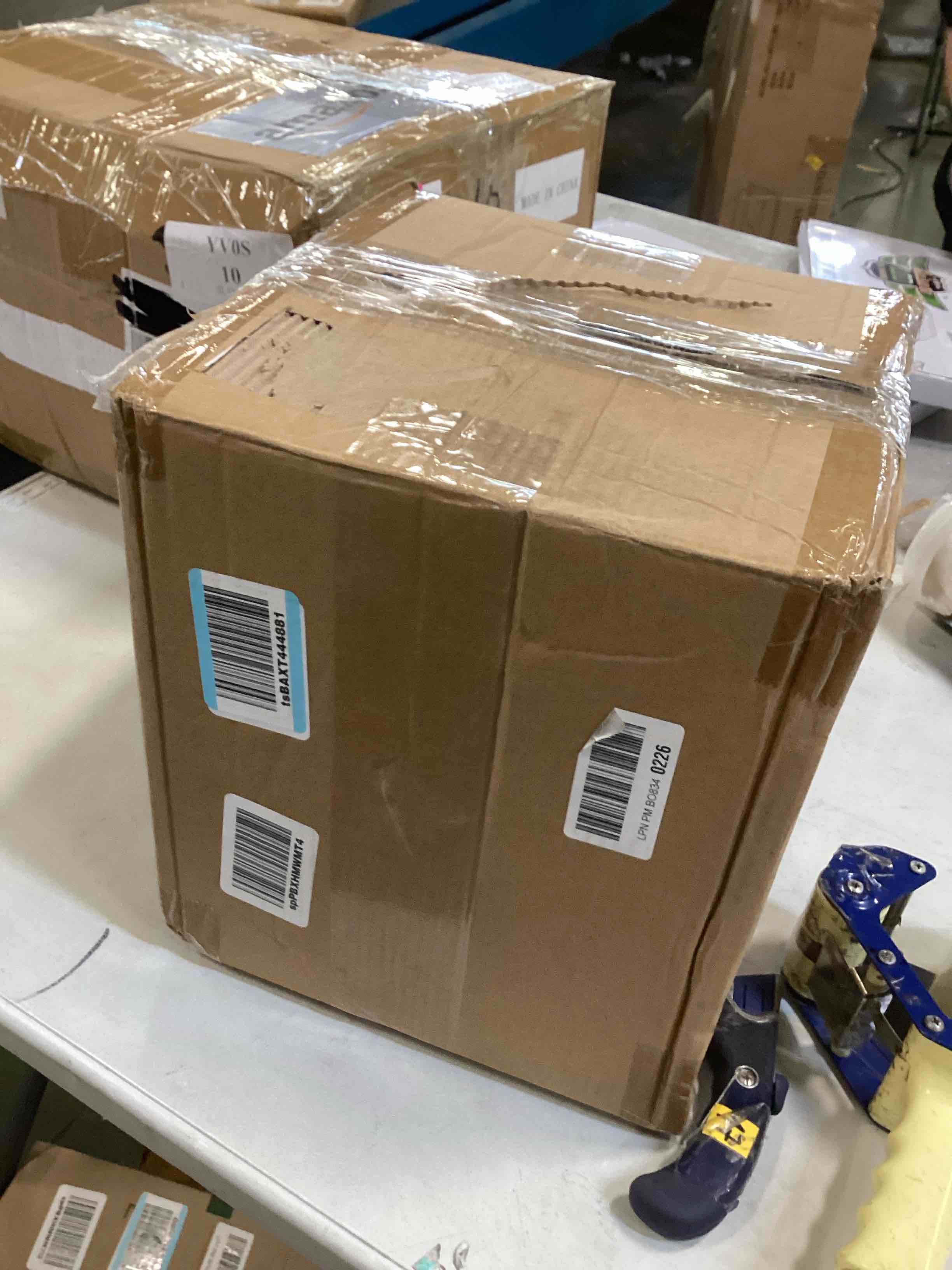 https://s3.amazonaws.com/lotting-images-prod/bidfta/PNK0007368_1723227047166.jpeg
