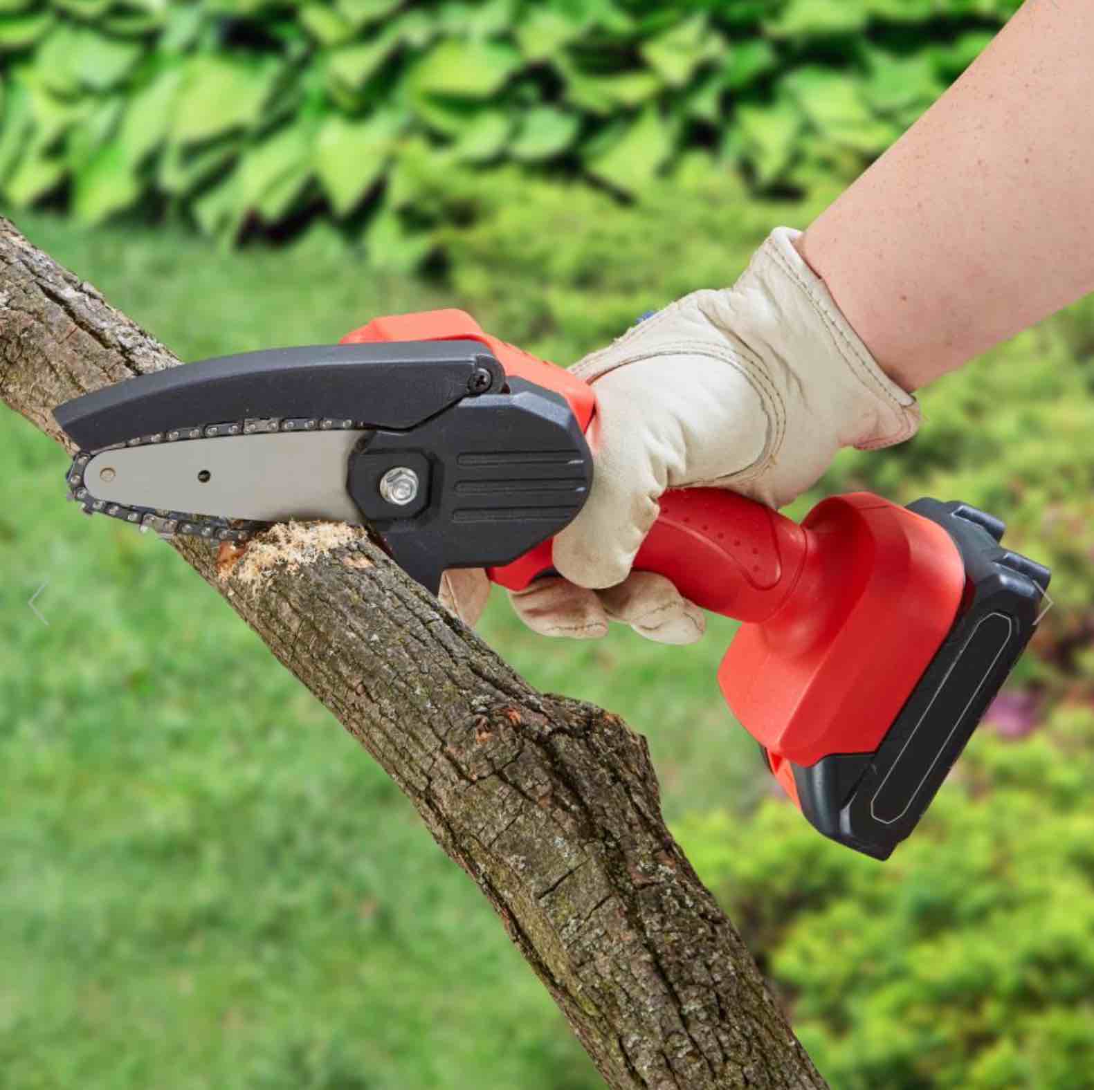 The Rechargeable Mini Chainsaw