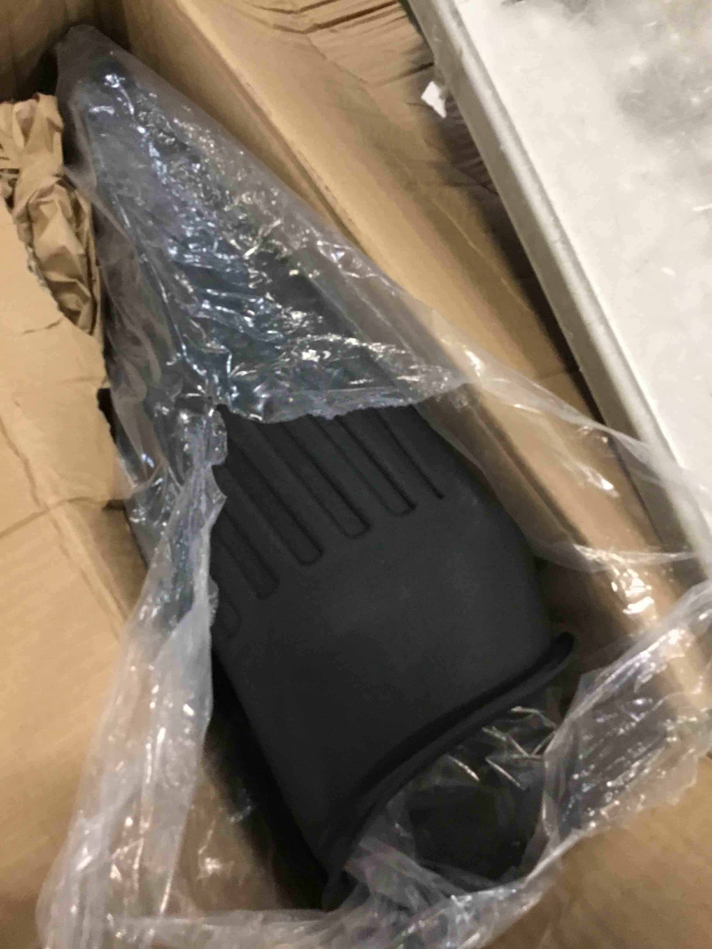 https://s3.amazonaws.com/lotting-images-prod/bidfta/PNK0012595_1724260884621.jpeg