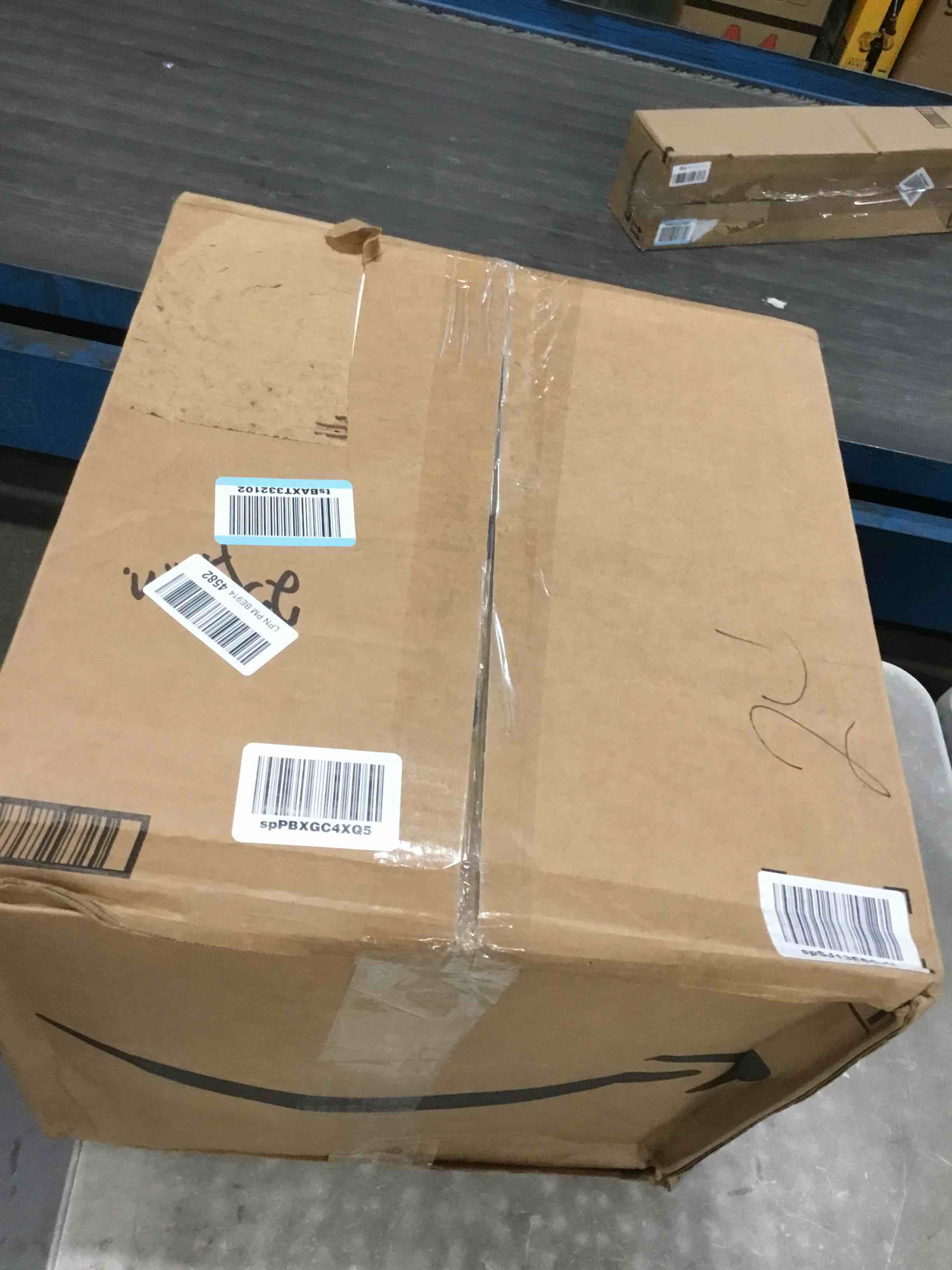 https://s3.amazonaws.com/lotting-images-prod/bidfta/PNK0013079_1723776885458.jpeg