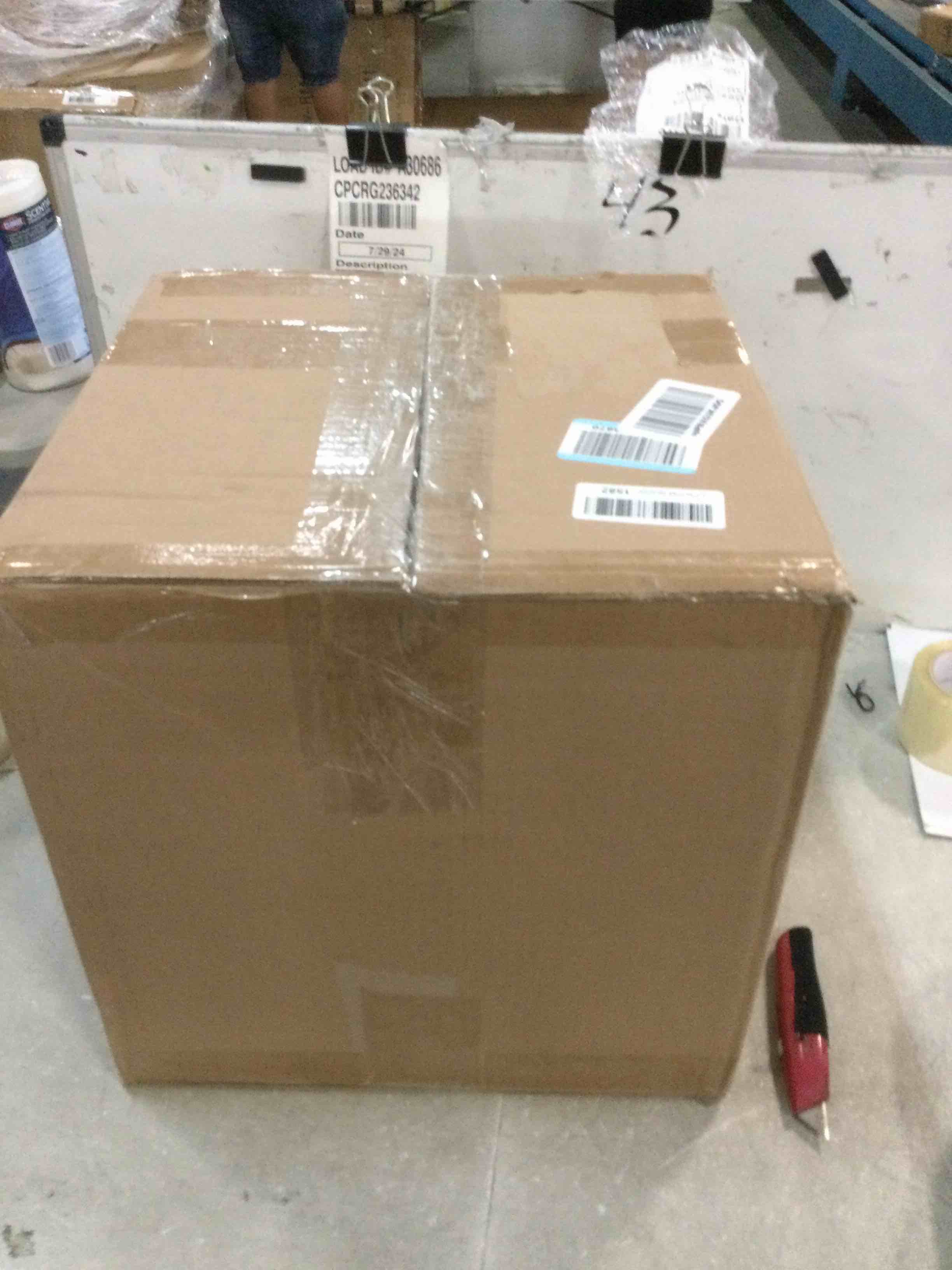 https://s3.amazonaws.com/lotting-images-prod/bidfta/PNK0013996_1723466204948.jpeg