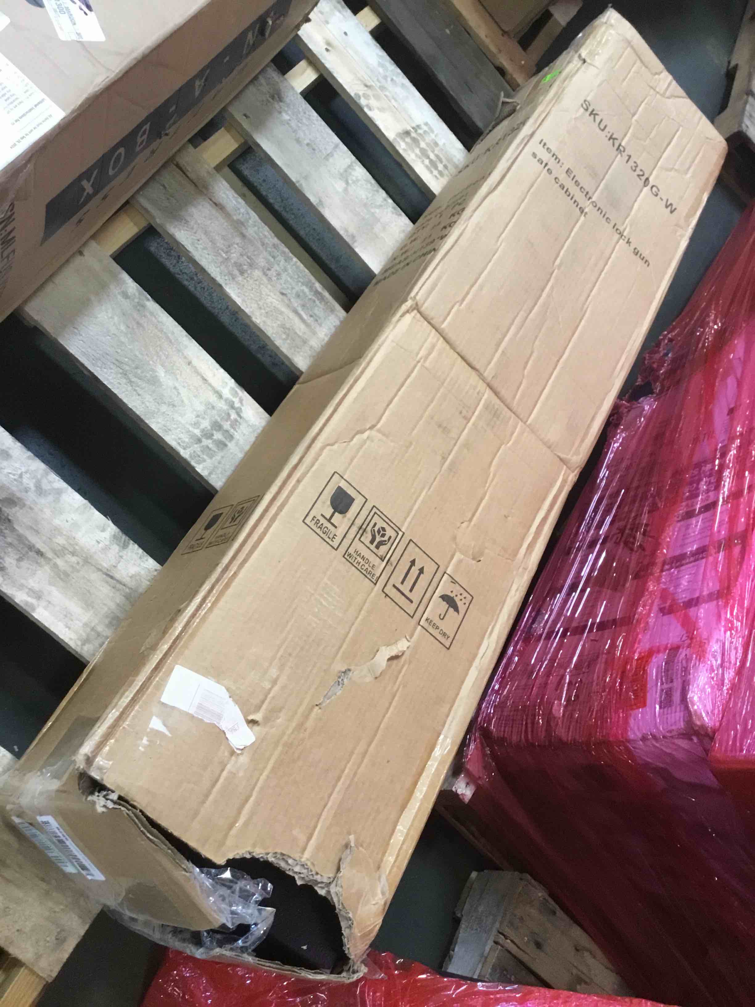 https://s3.amazonaws.com/lotting-images-prod/bidfta/PNK0015179_1723558424354.jpeg