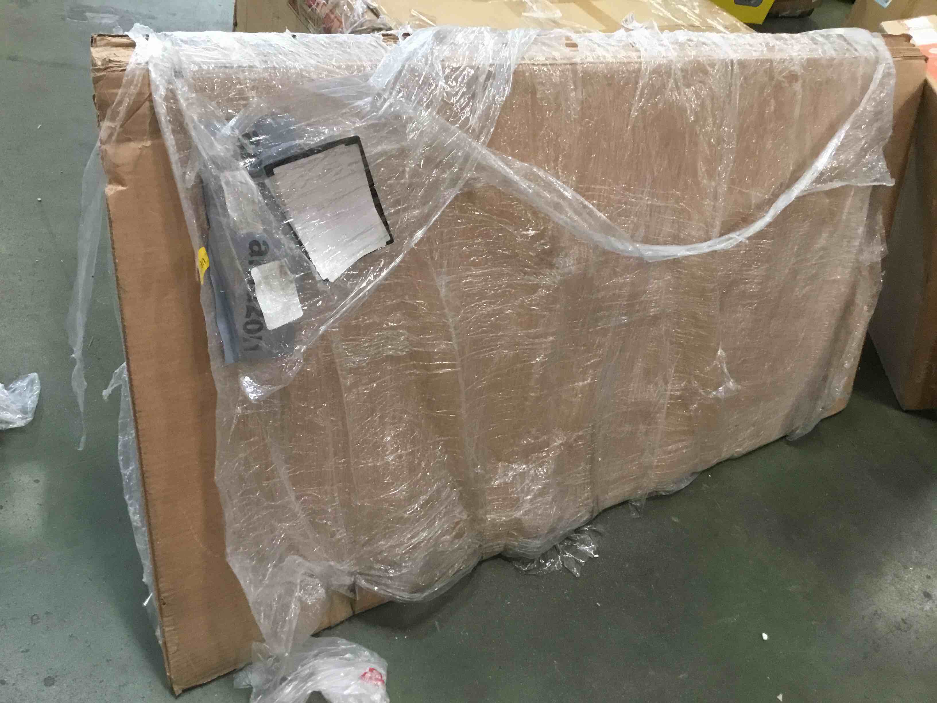 https://s3.amazonaws.com/lotting-images-prod/bidfta/PNK0015497_1723464854661.jpeg