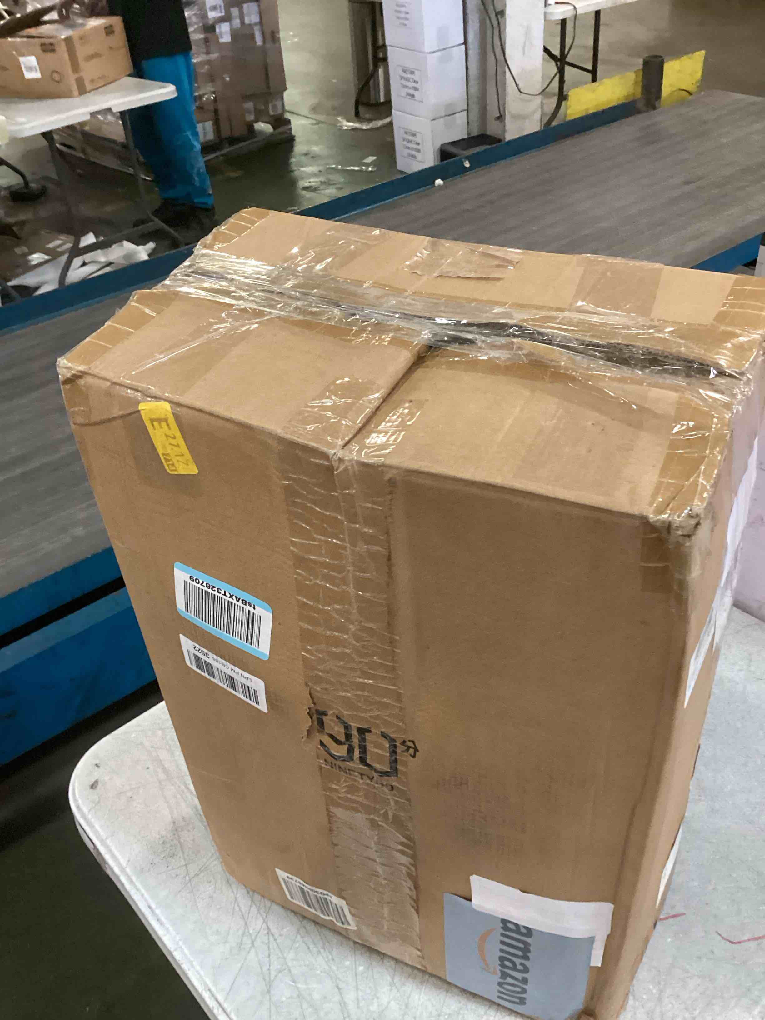 https://s3.amazonaws.com/lotting-images-prod/bidfta/PNK0016214_1724869379162.jpeg