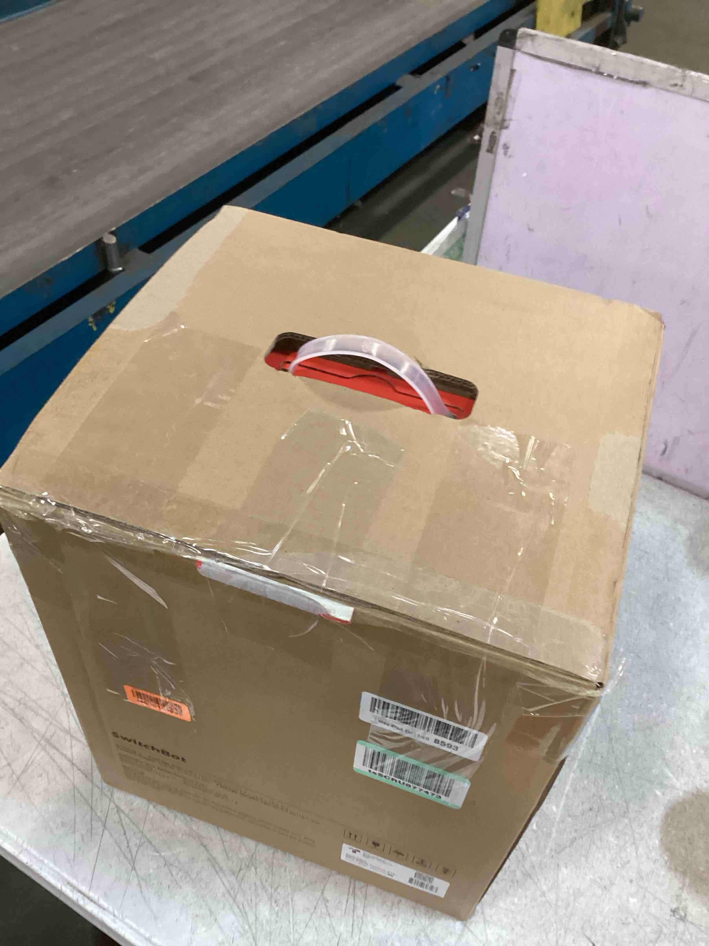 https://s3.amazonaws.com/lotting-images-prod/bidfta/PNK0016262_1724861837321.jpeg