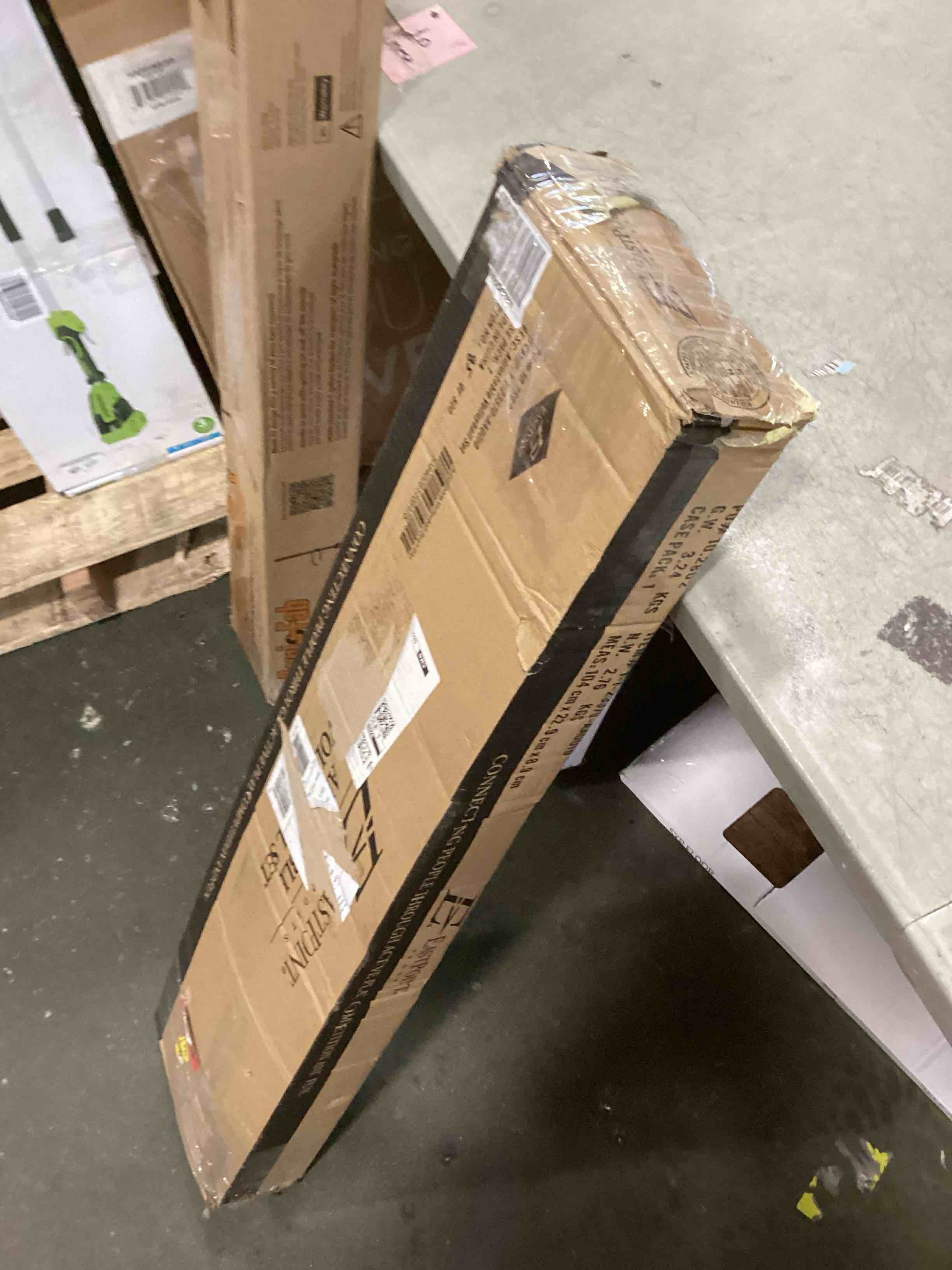 https://s3.amazonaws.com/lotting-images-prod/bidfta/PNK0016471_1724774463763.jpeg