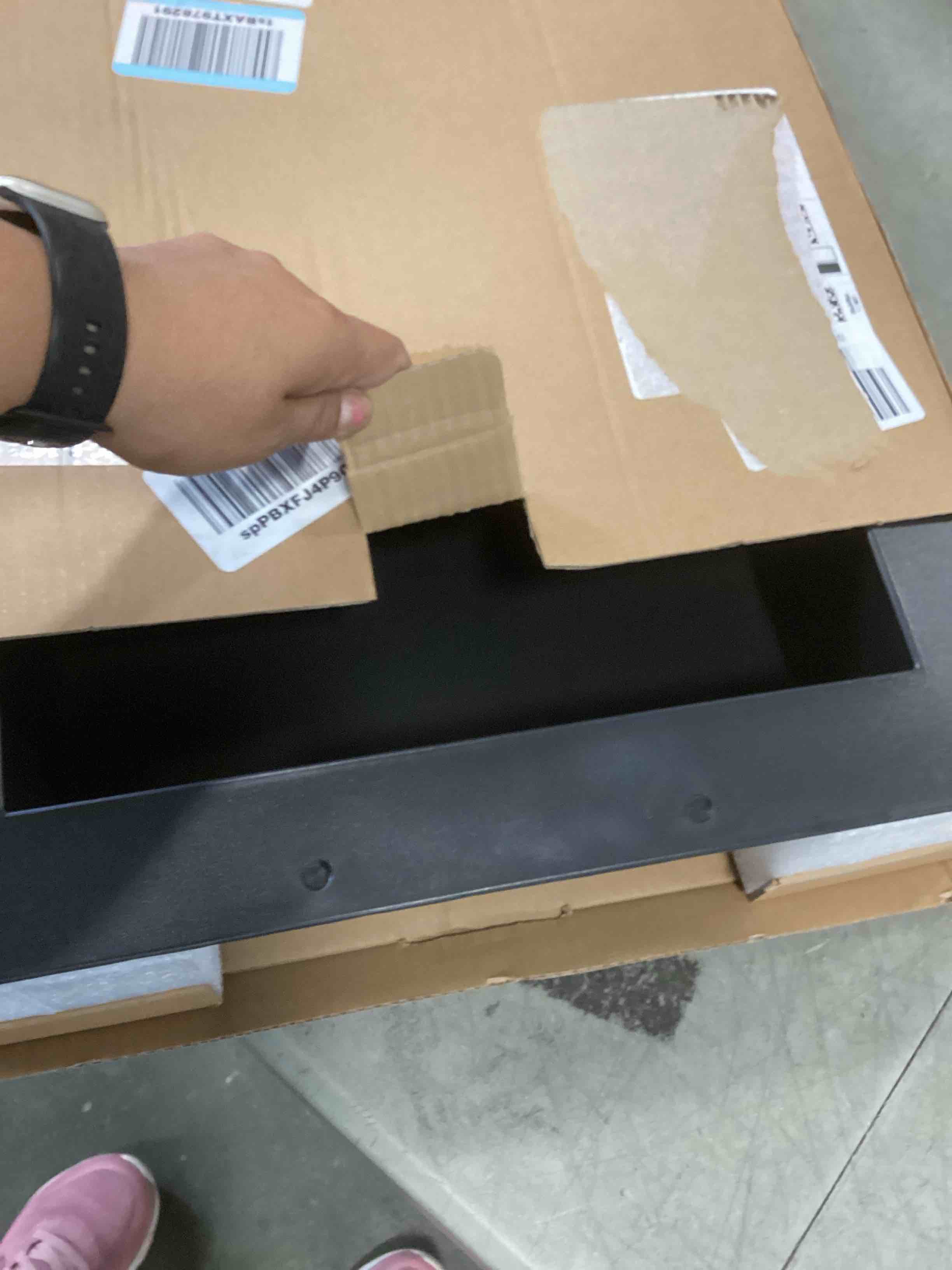 https://s3.amazonaws.com/lotting-images-prod/bidfta/PNK0016689_1724689022109.jpeg