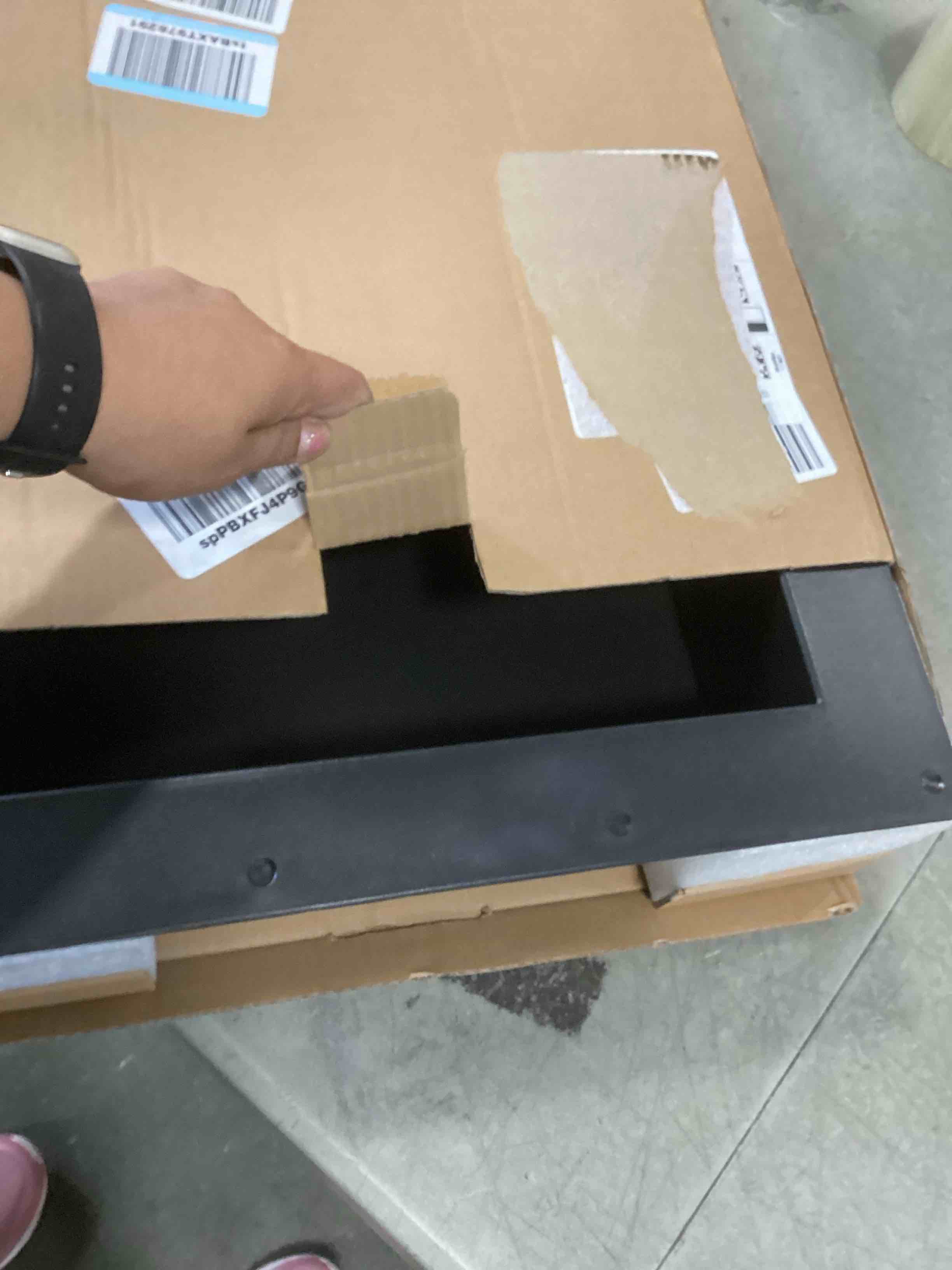https://s3.amazonaws.com/lotting-images-prod/bidfta/PNK0016689_1724689023266.jpeg