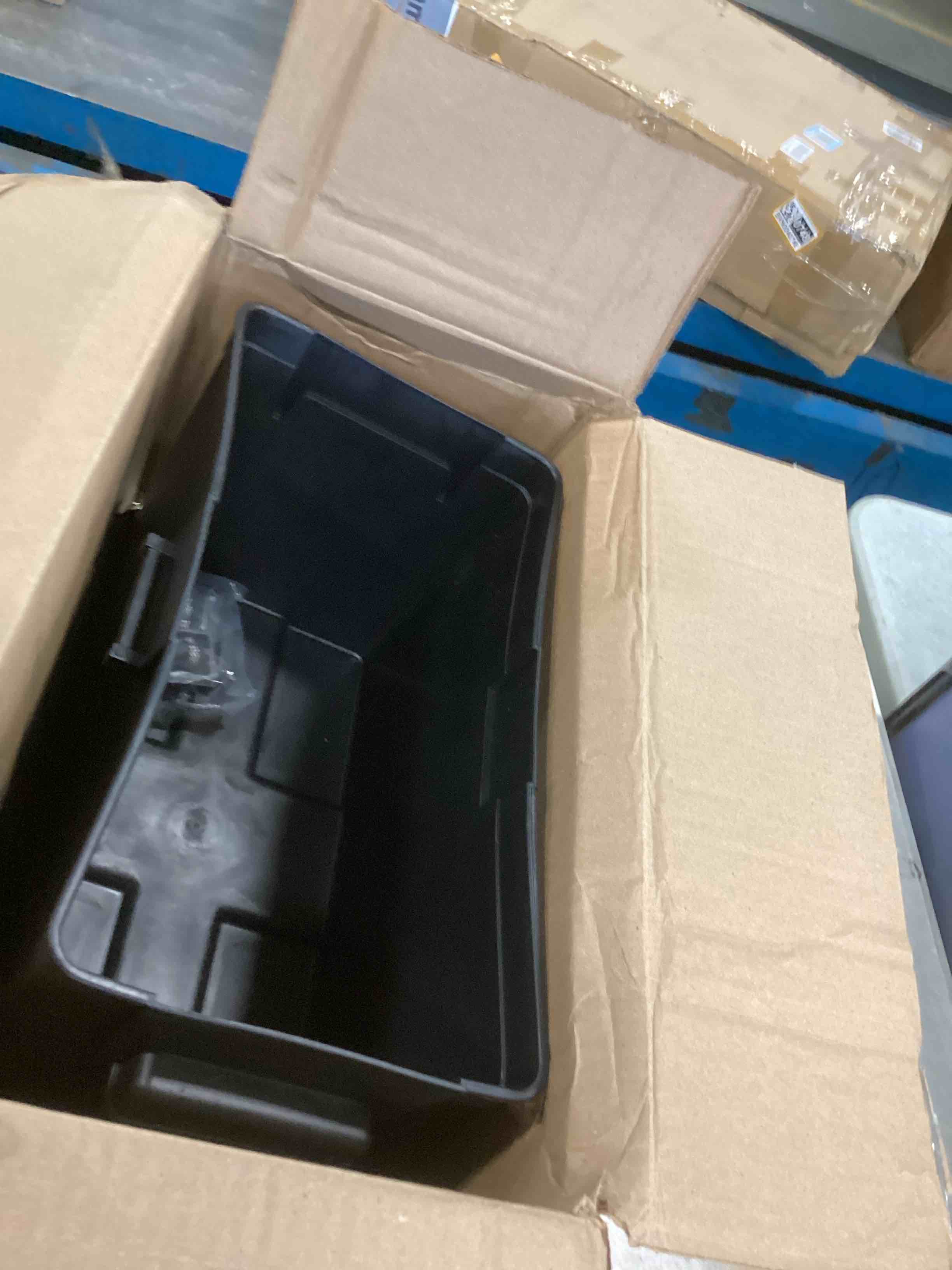https://s3.amazonaws.com/lotting-images-prod/bidfta/PNK0016864_1723837018874.jpeg