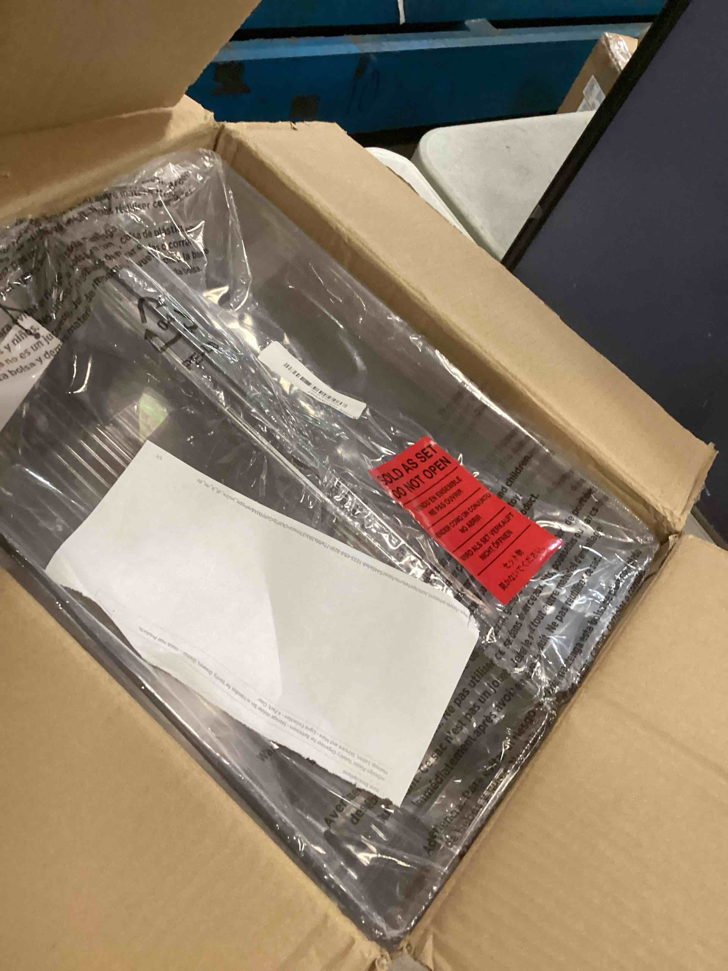 https://s3.amazonaws.com/lotting-images-prod/bidfta/PNK0017065_1723814530740.jpeg