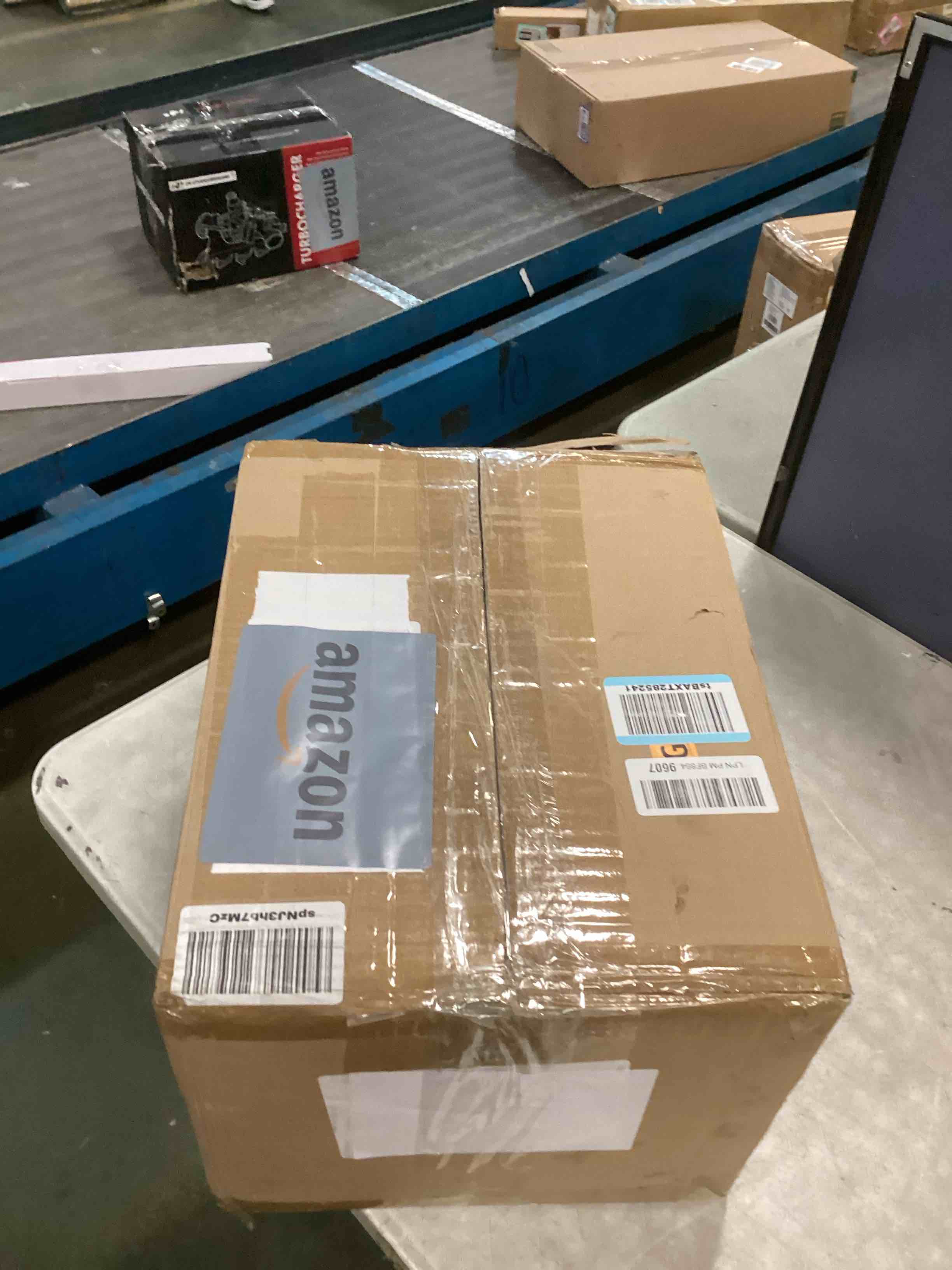 https://s3.amazonaws.com/lotting-images-prod/bidfta/PNK0017065_1723814539931.jpeg