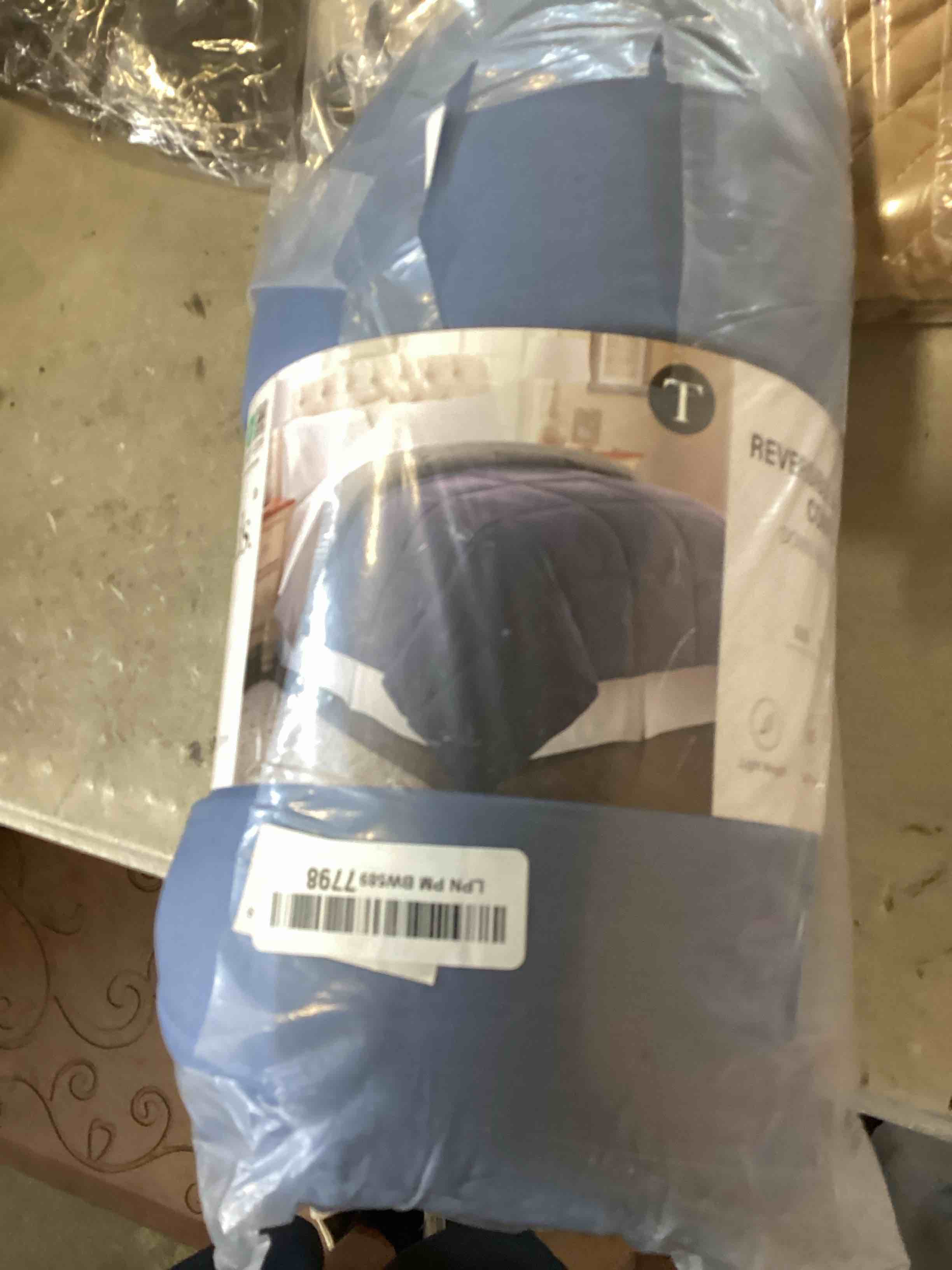 https://s3.amazonaws.com/lotting-images-prod/bidfta/PNK0019600_1723655896165.jpeg