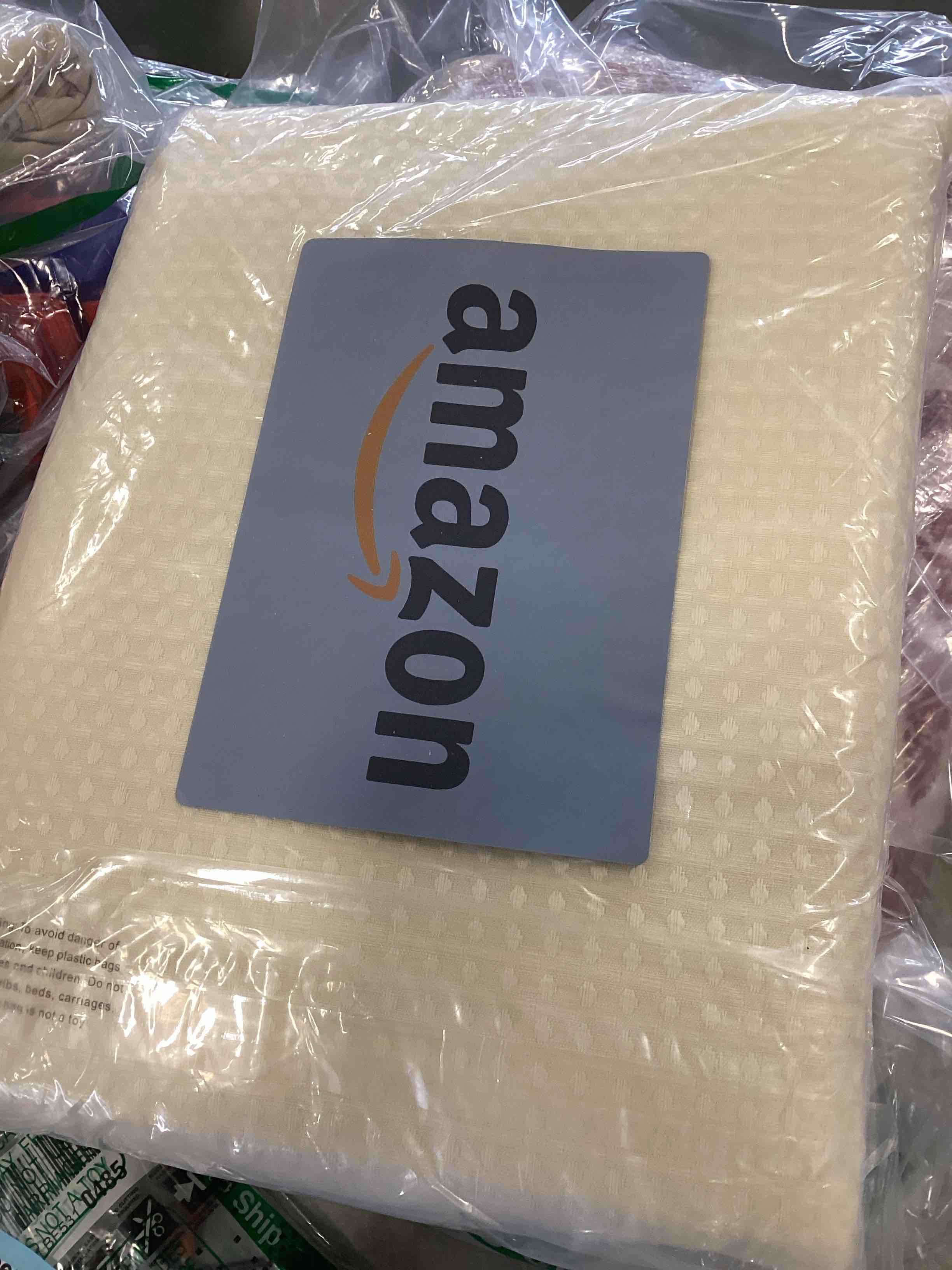 https://s3.amazonaws.com/lotting-images-prod/bidfta/PNK0019967_1723746507830.jpeg