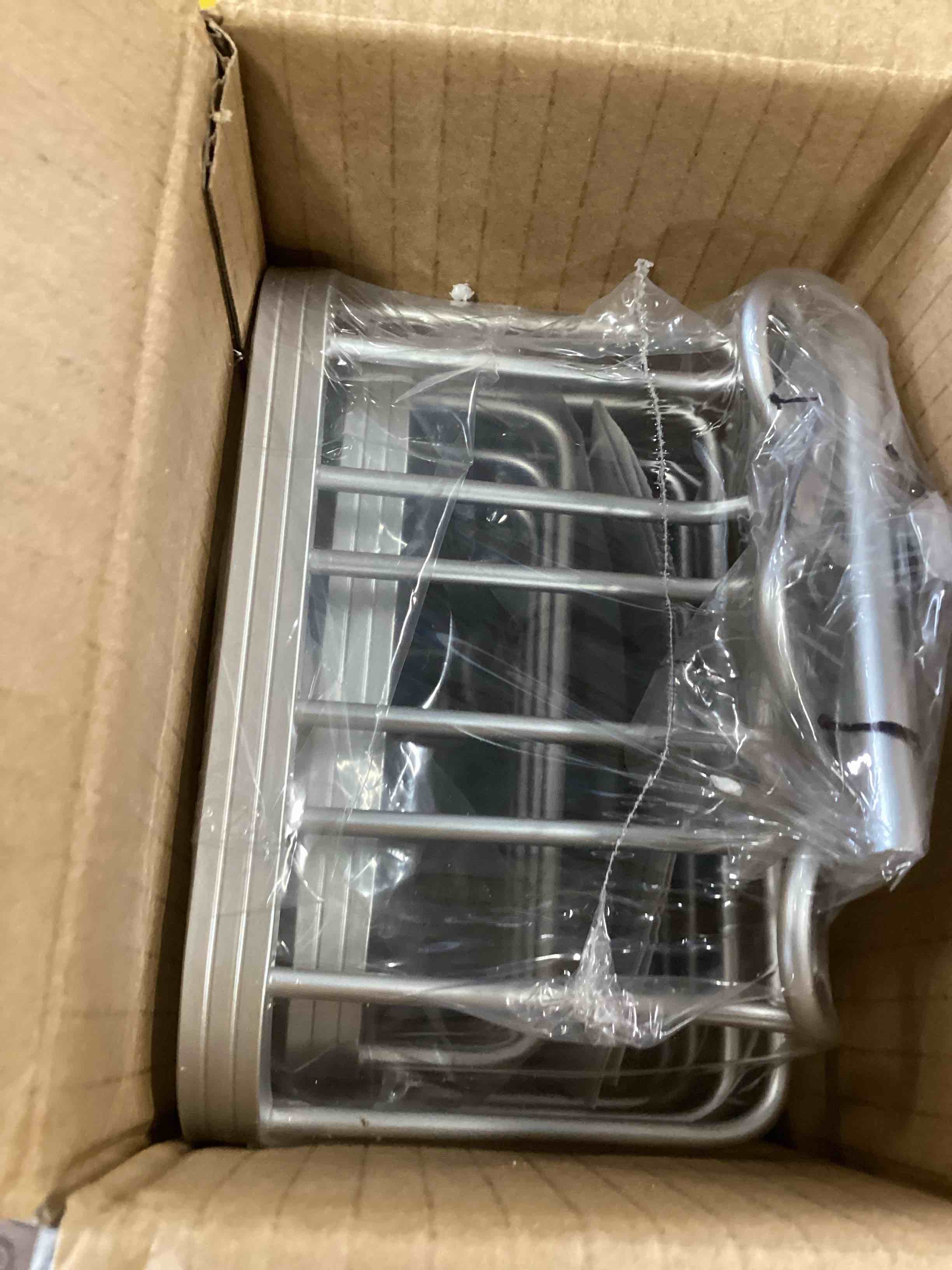 https://s3.amazonaws.com/lotting-images-prod/bidfta/PNK0019987_1723747944526.jpeg