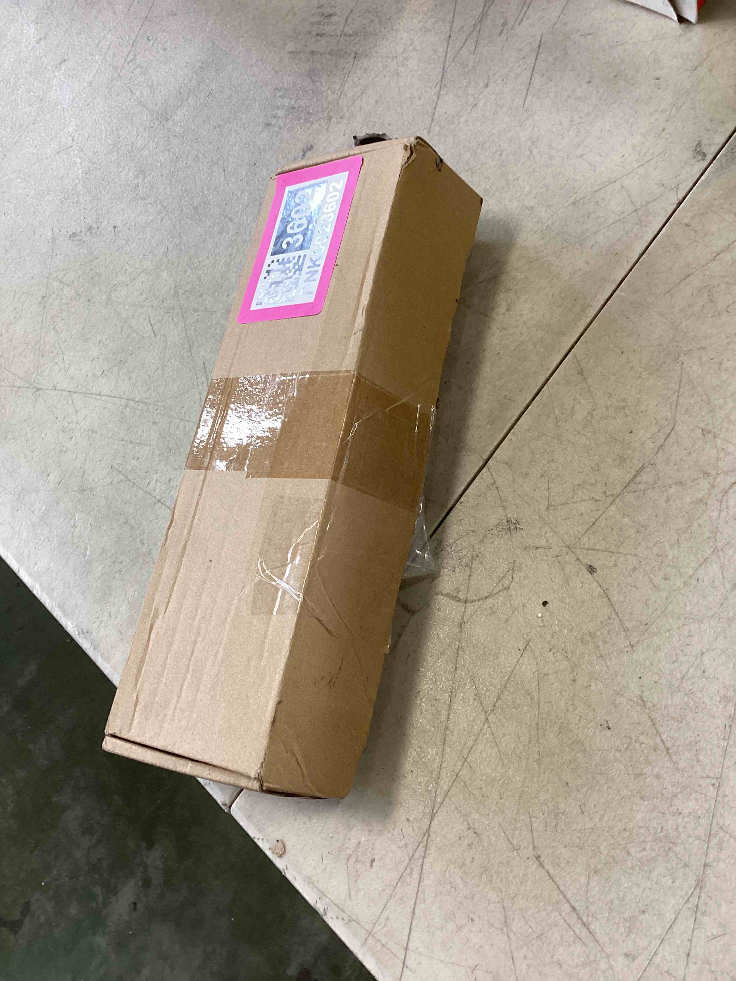 https://s3.amazonaws.com/lotting-images-prod/bidfta/PNK0023602_1723732346099.jpeg
