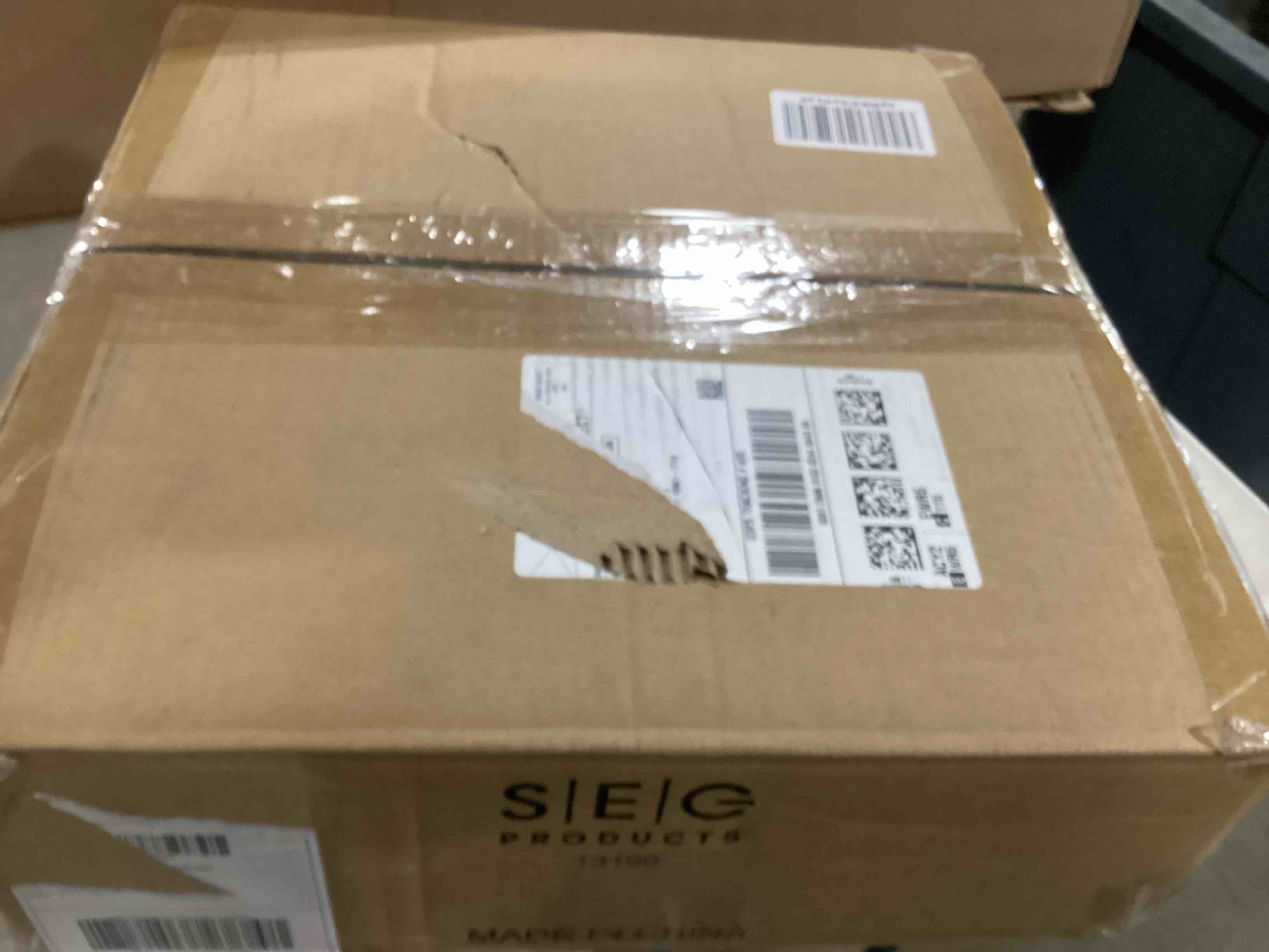https://s3.amazonaws.com/lotting-images-prod/bidfta/PNK0026560_1732652139806.jpeg