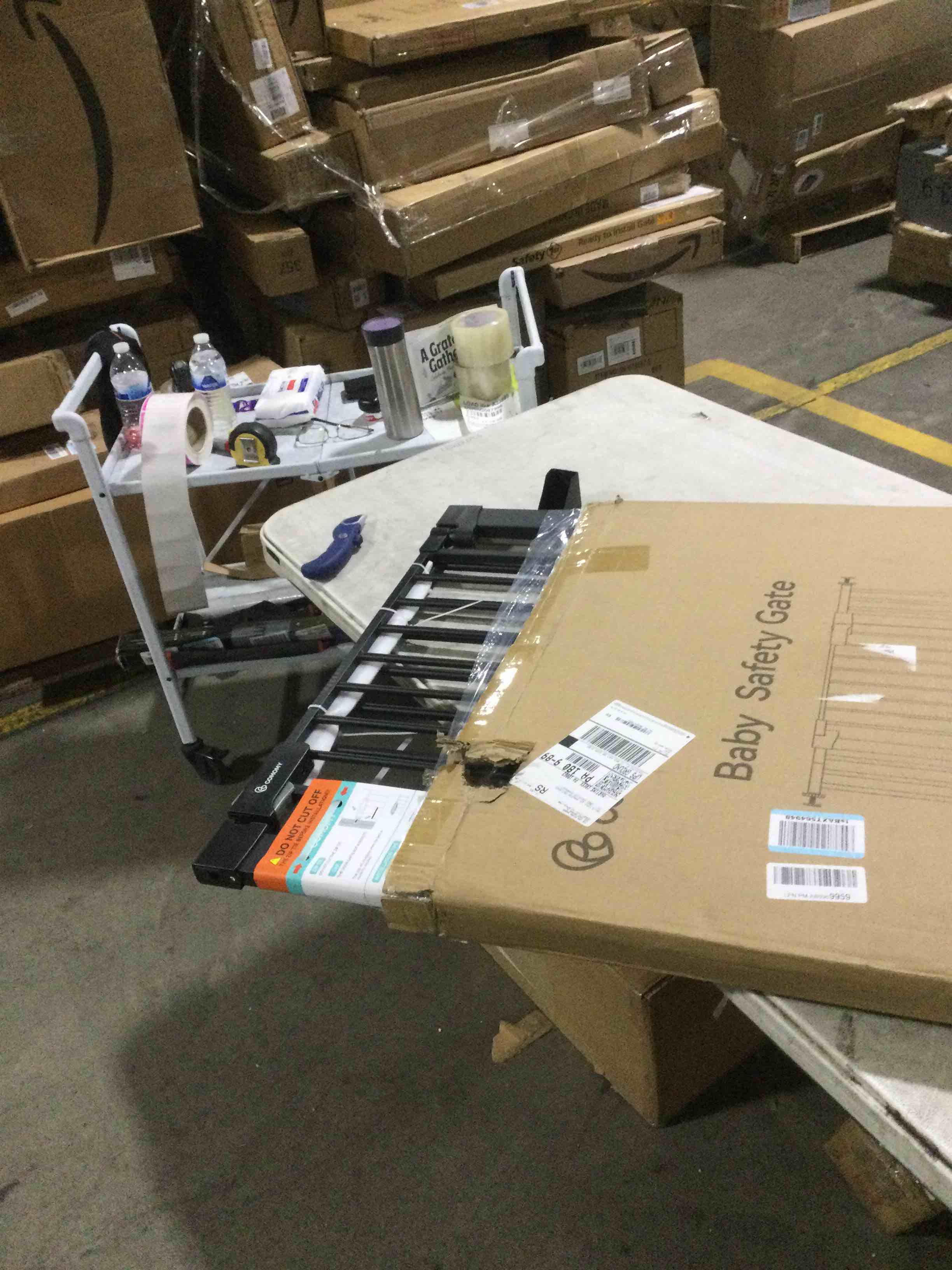 comomy baby safety gate