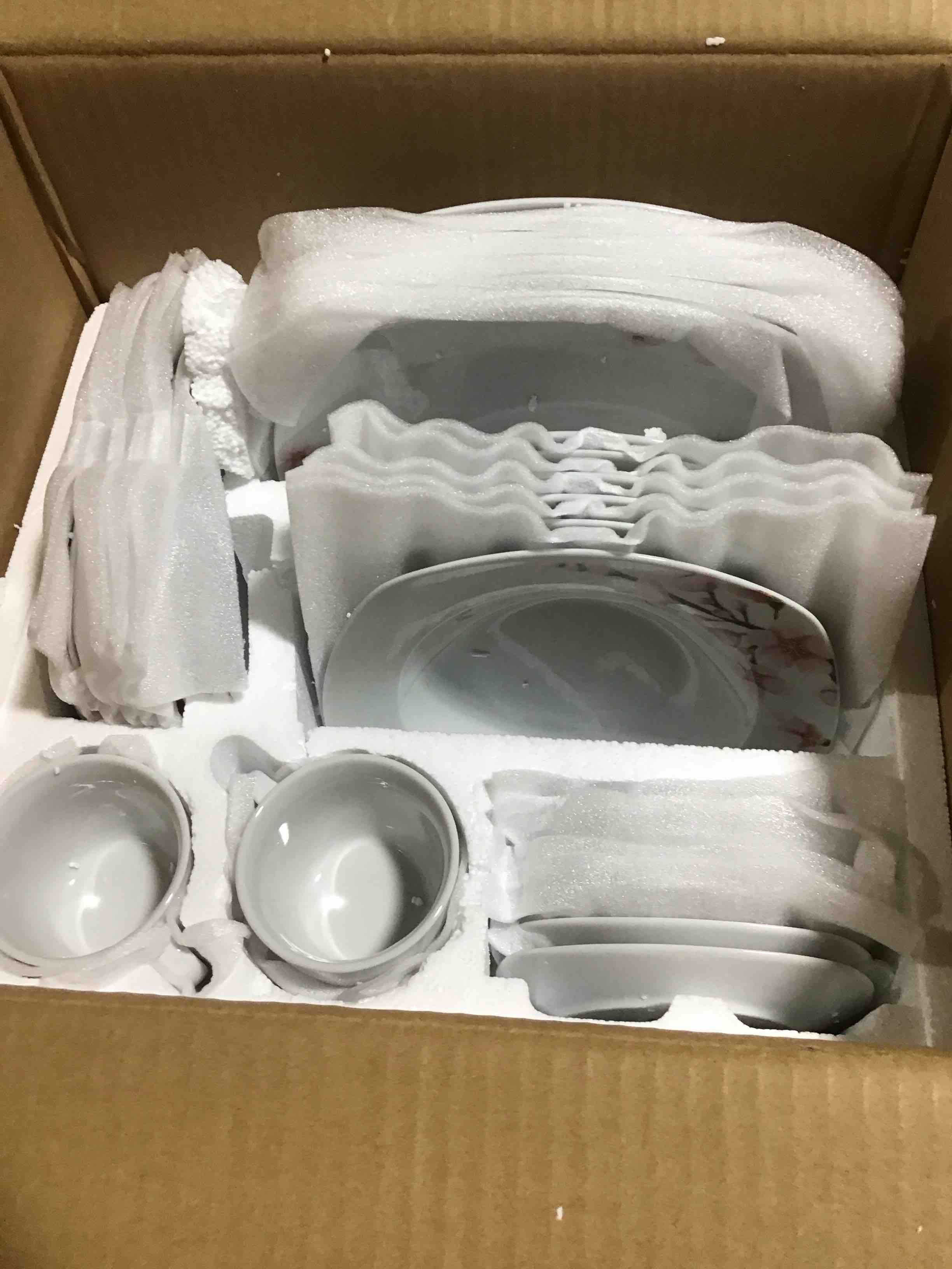 VEWEET, Series Annie, 30-Piece Porcelain Dinnerware Set with Pink Floral Pattern, White Plates and Bowls Sets including Dinner Plates, Dessert Plates, Soup Plates Set, Cups & Saucers, Dishes Set for 6 Annie 30 piece Set