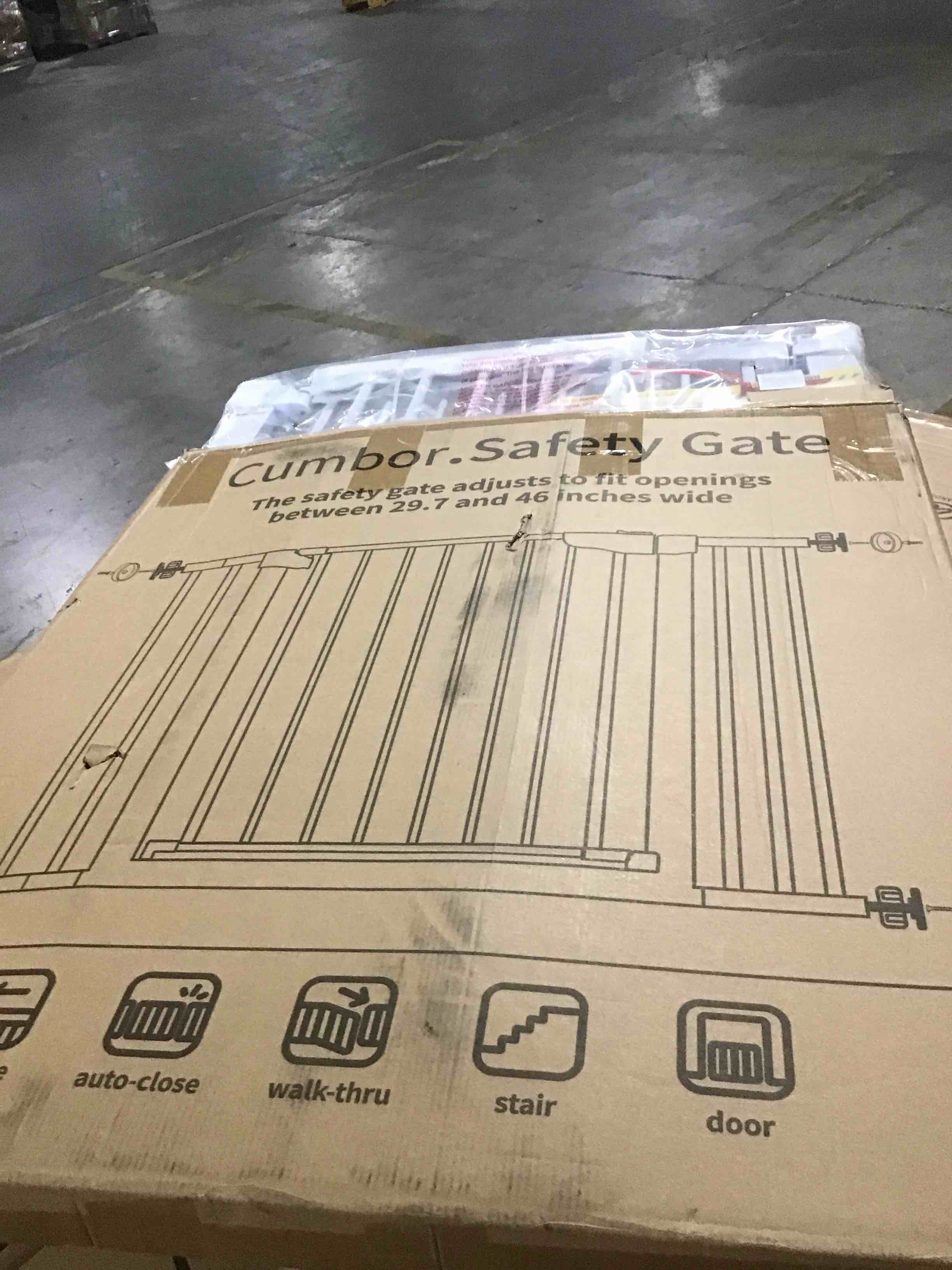 Cumbor 29.7-46" Baby Gate for Stairs, Mom's Choice Awards Winner-Auto Close Dog Gate for the House, Easy Install Pressure Mounted Pet Gates for Doorways, Easy Walk Thru Wide Safety Gate for Dog, White