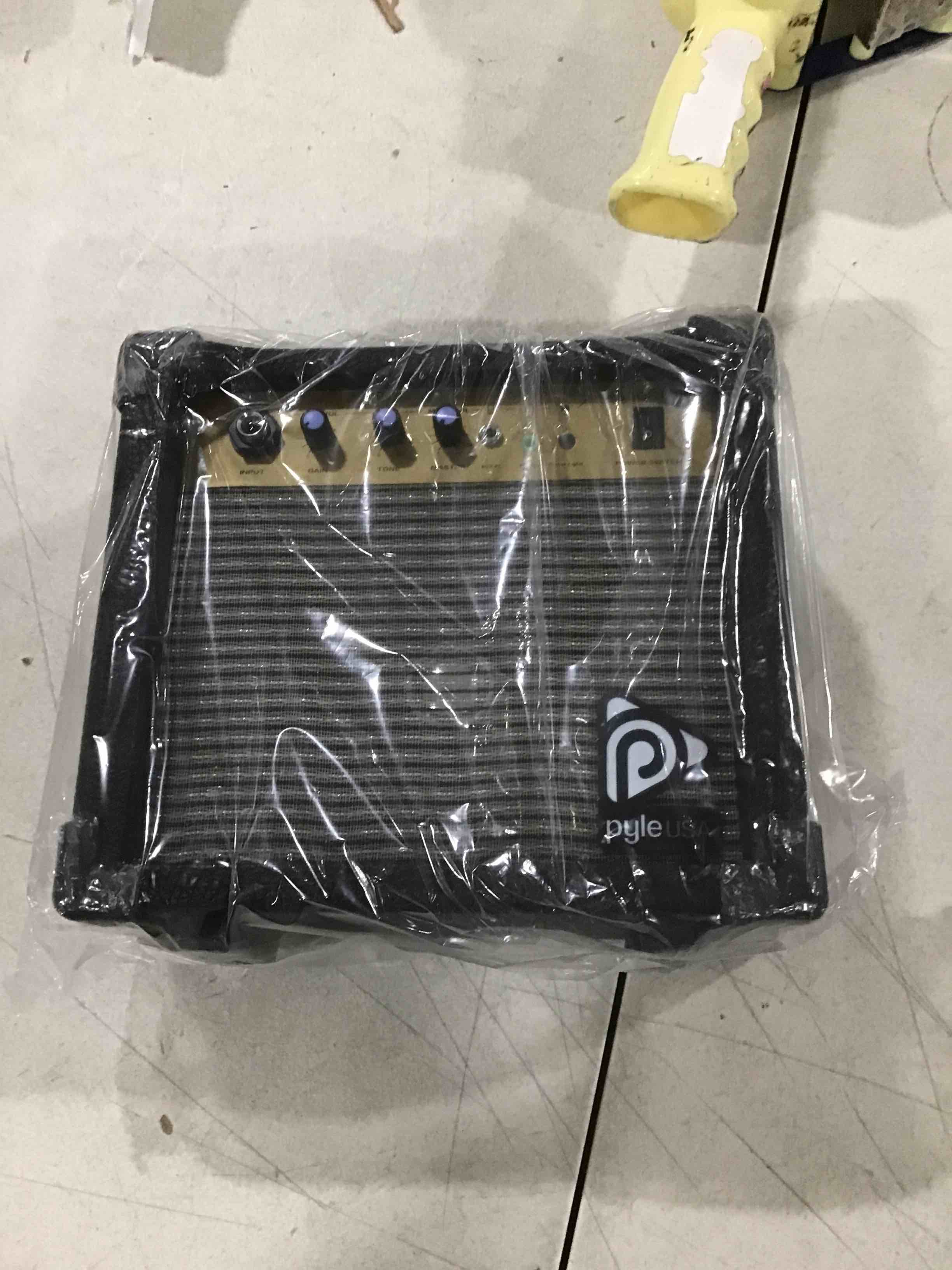 https://s3.amazonaws.com/lotting-images-prod/bidfta/PNK0028210_1733402256129.jpeg
